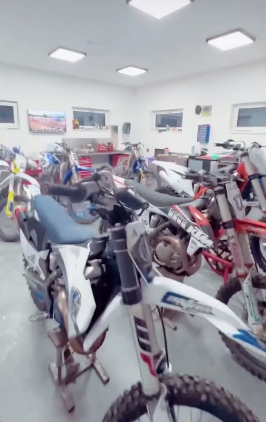 Veesa Racing Moto servis foto 2 (náhled videa)