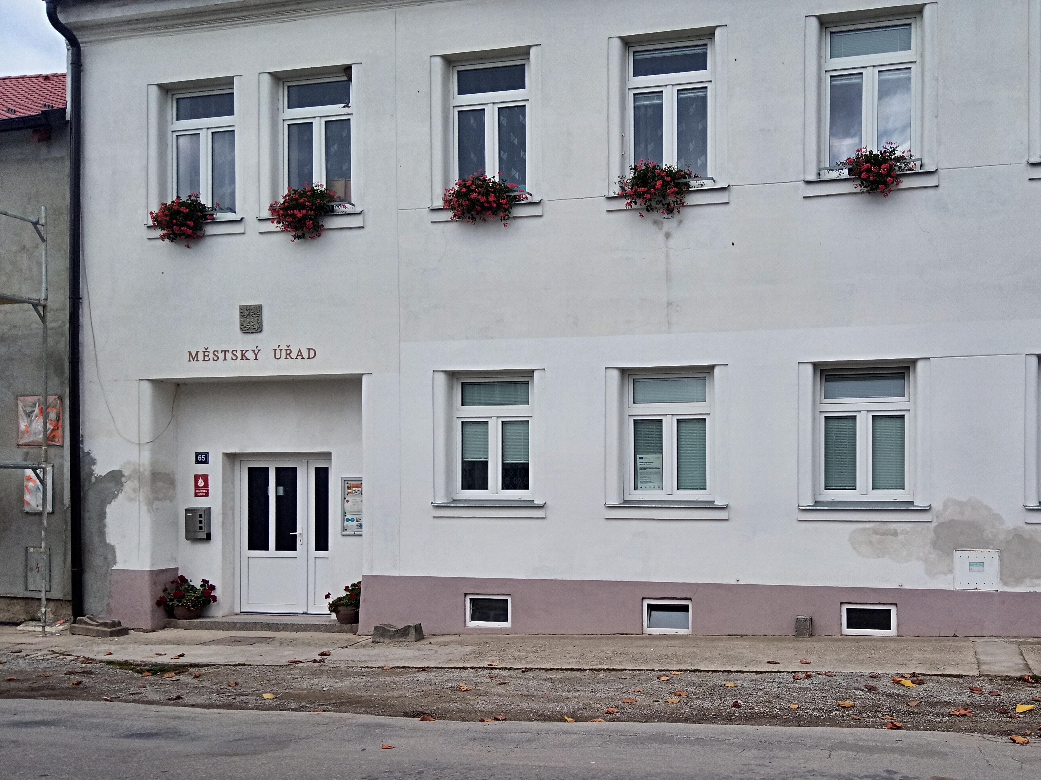 Deštná - městský úřad foto 2