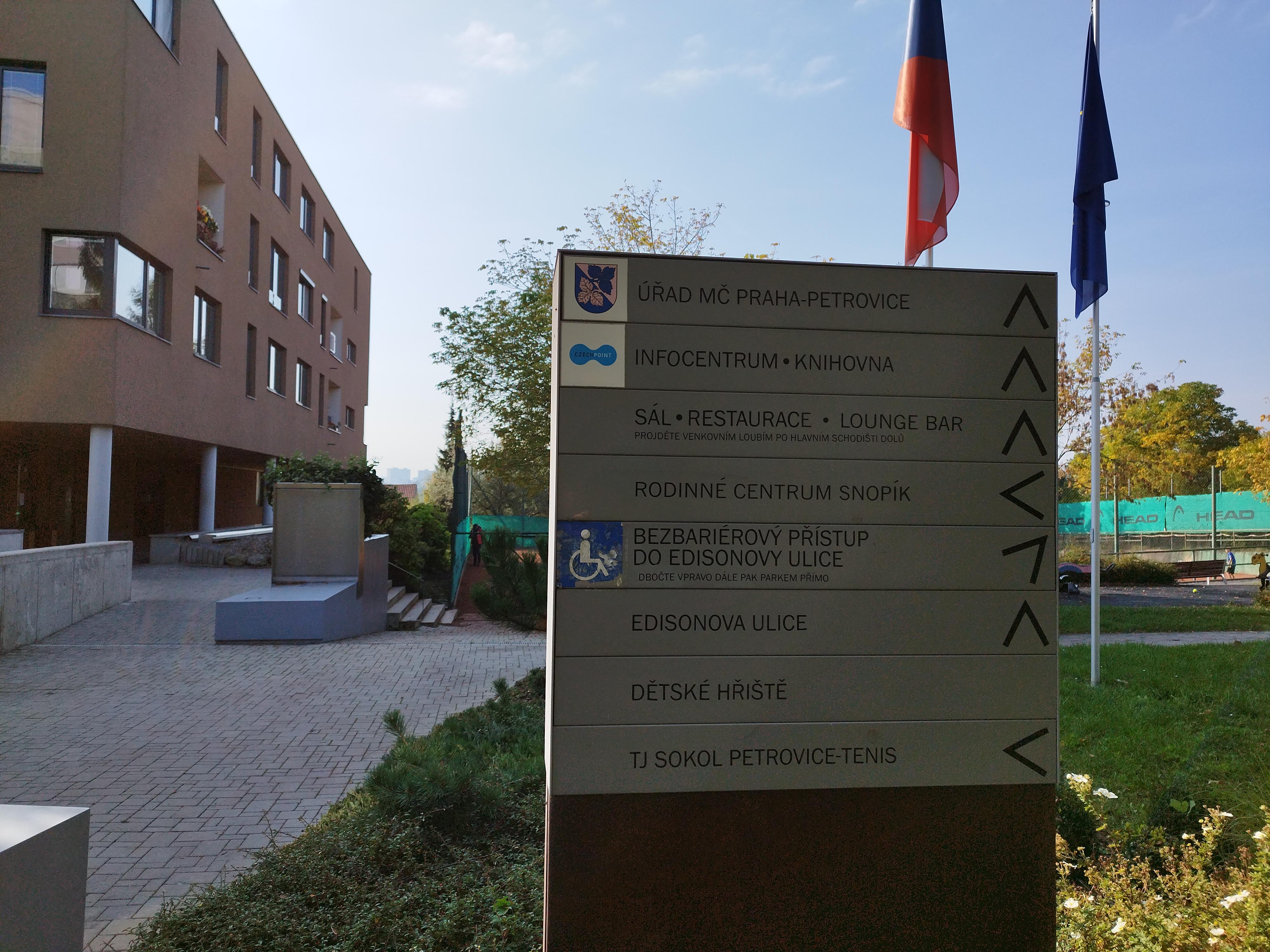 Úřad městské části Praha-Petrovice foto 4