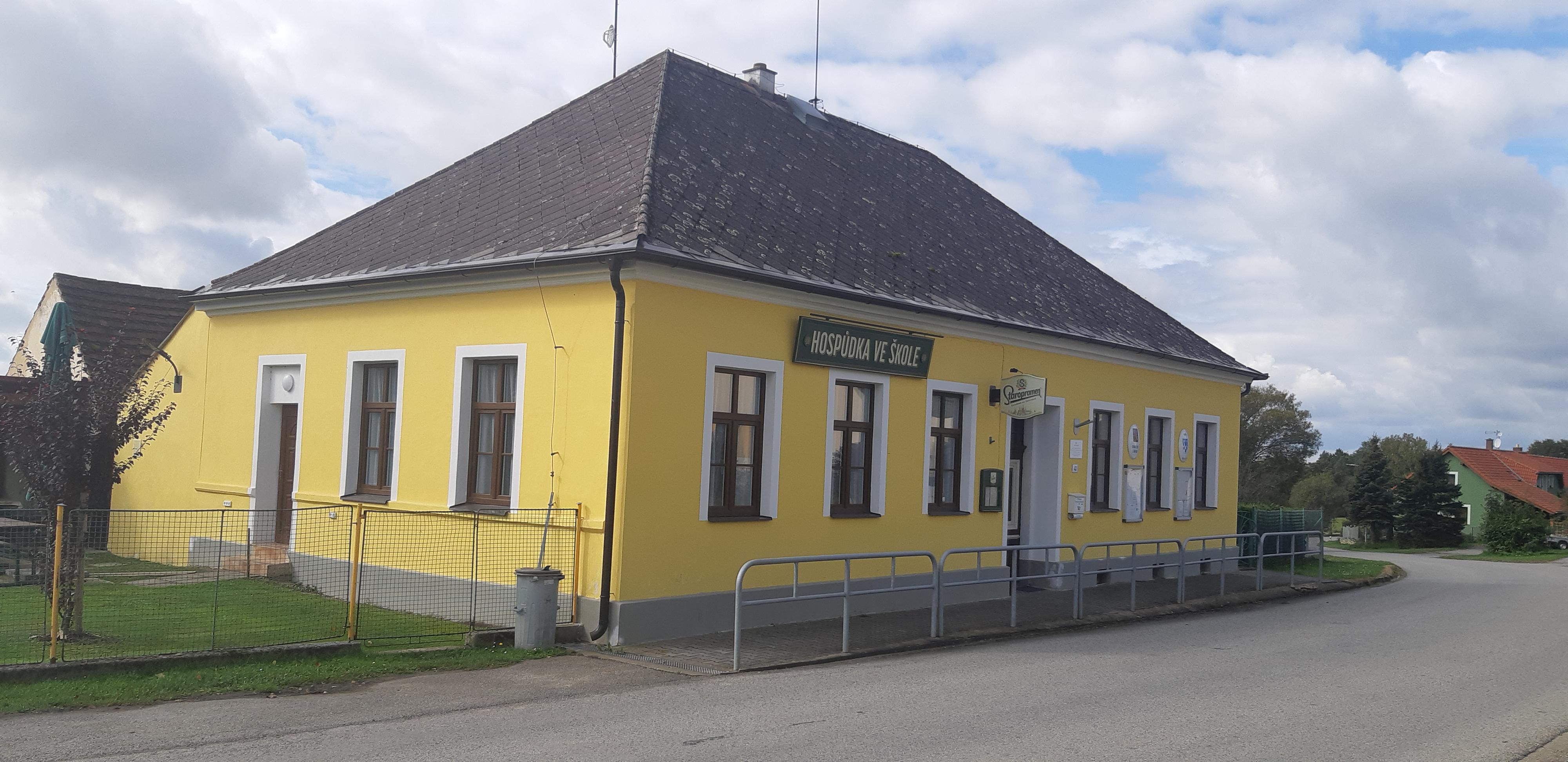 Mezná - obecní úřad foto 3