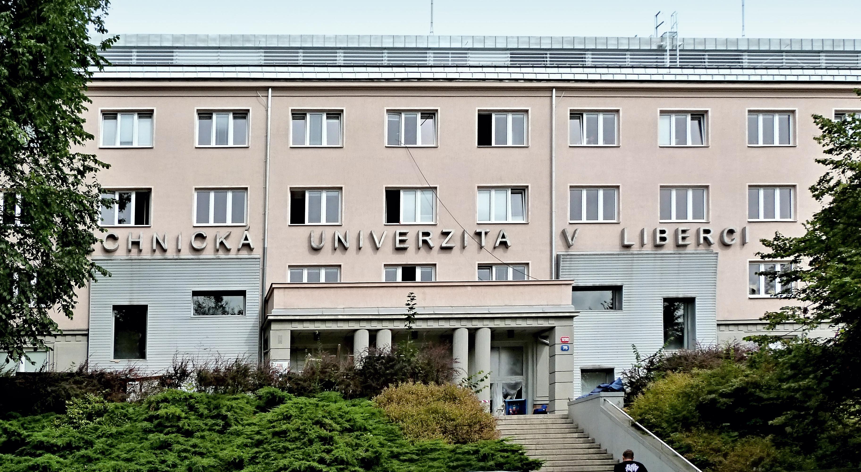 Technická univerzita v Liberci - Fakulta umění a architektury foto 2