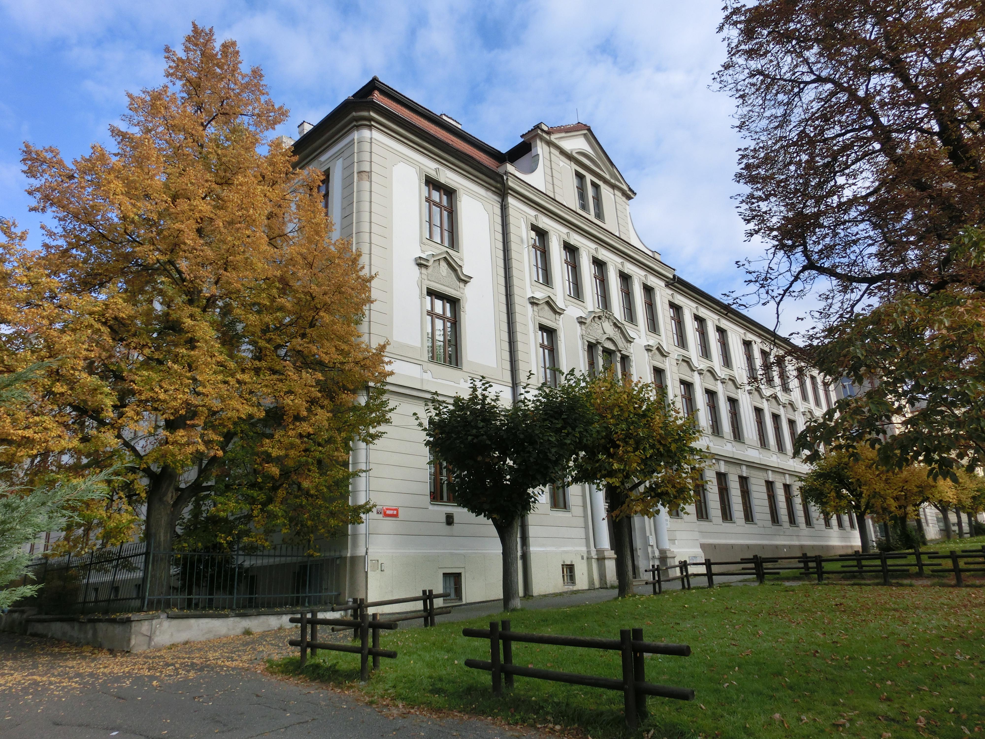 Základní škola, Příbram II, Jiráskovy sady 273 foto 3