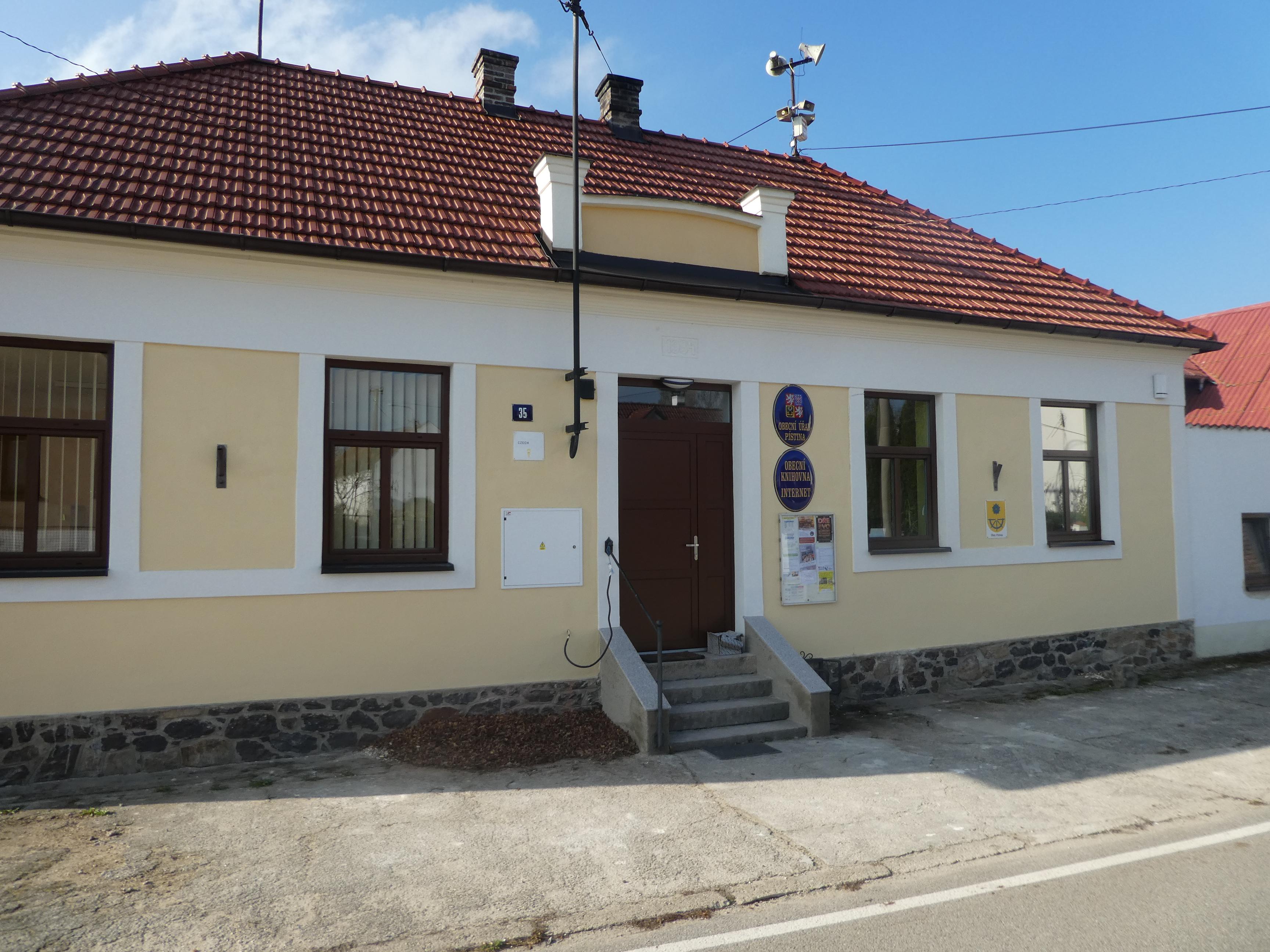 Pístina - obecní úřad foto 4