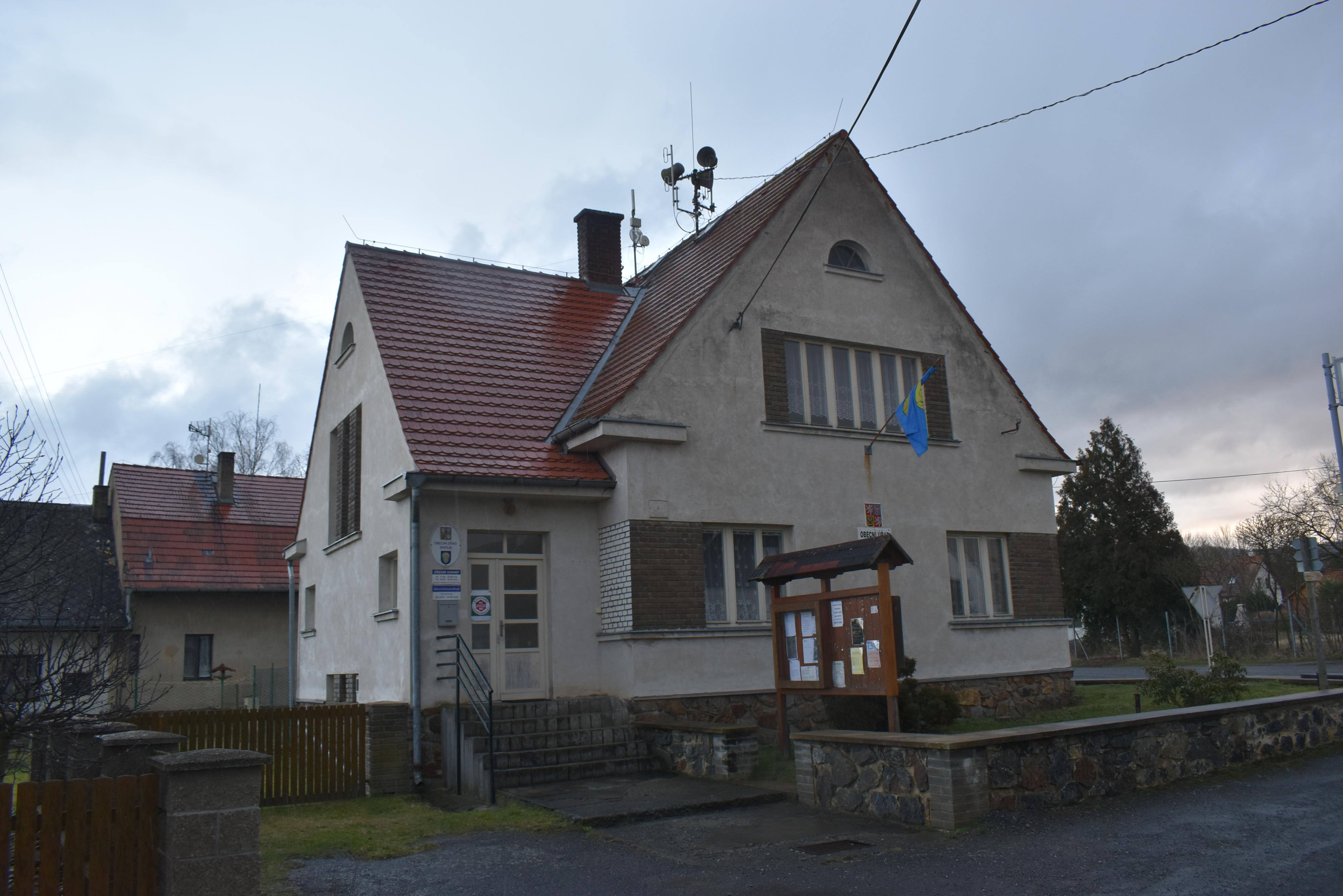 Skryje - obecní úřad foto 5