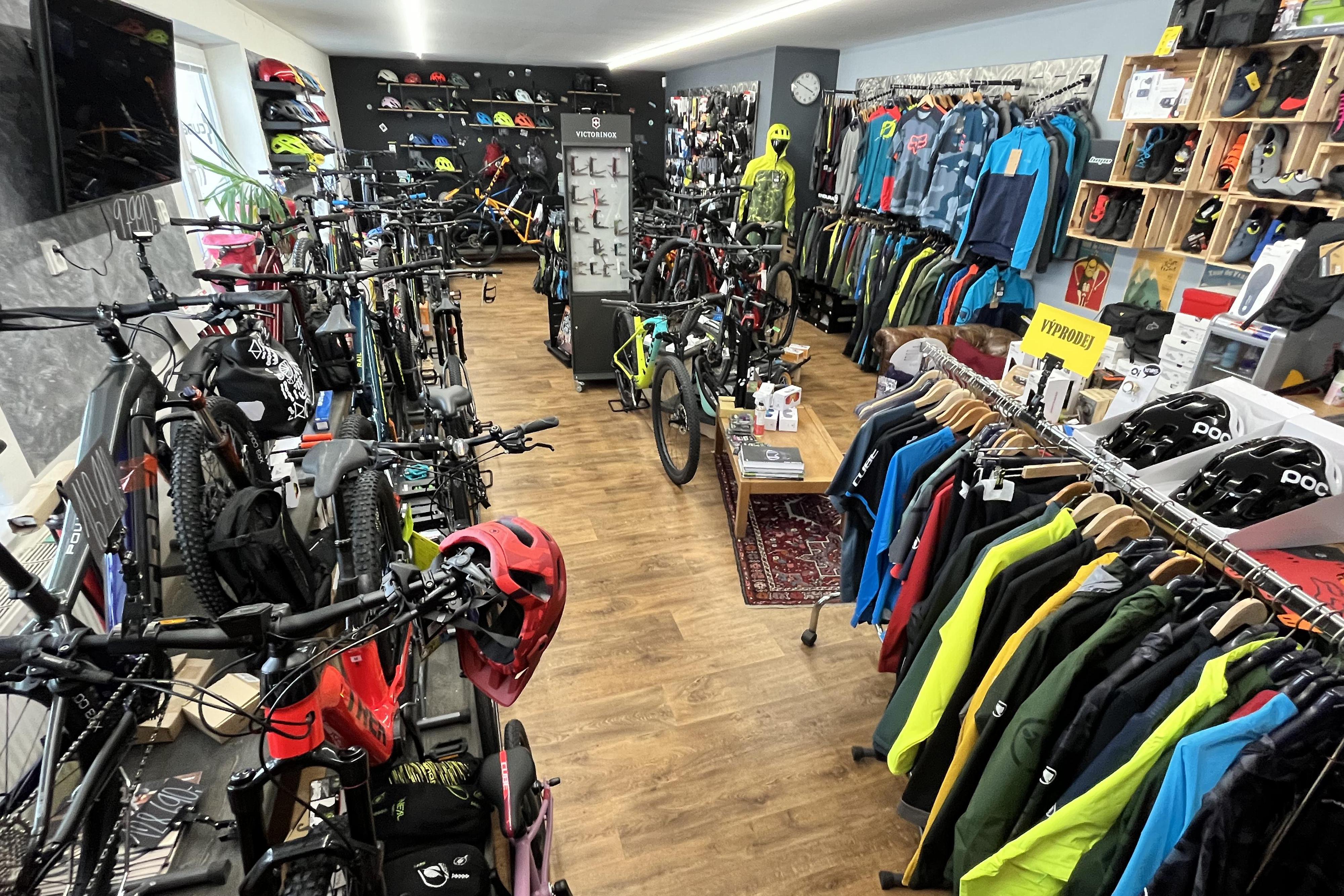 Koloservis veselá kočička