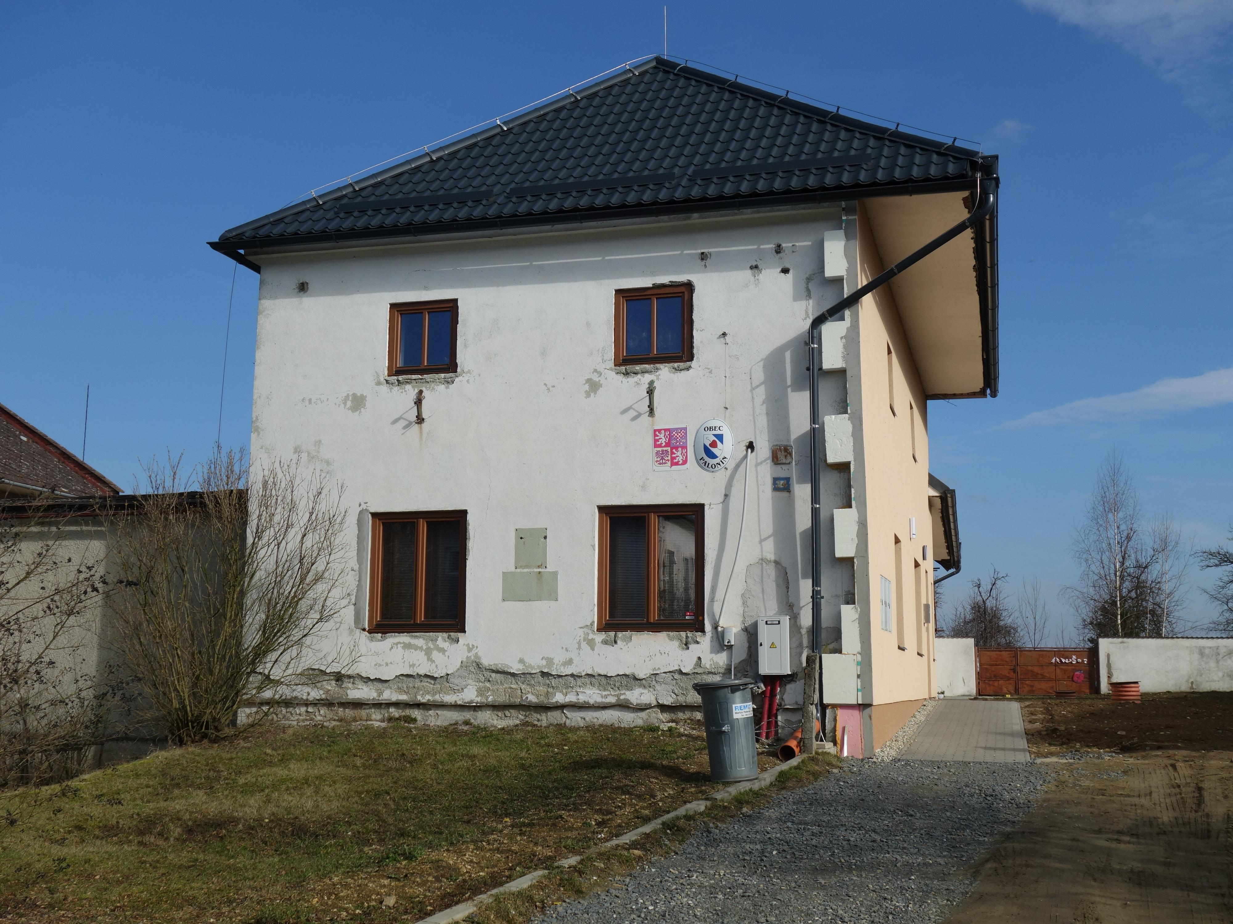 Palonín - obecní úřad foto 2