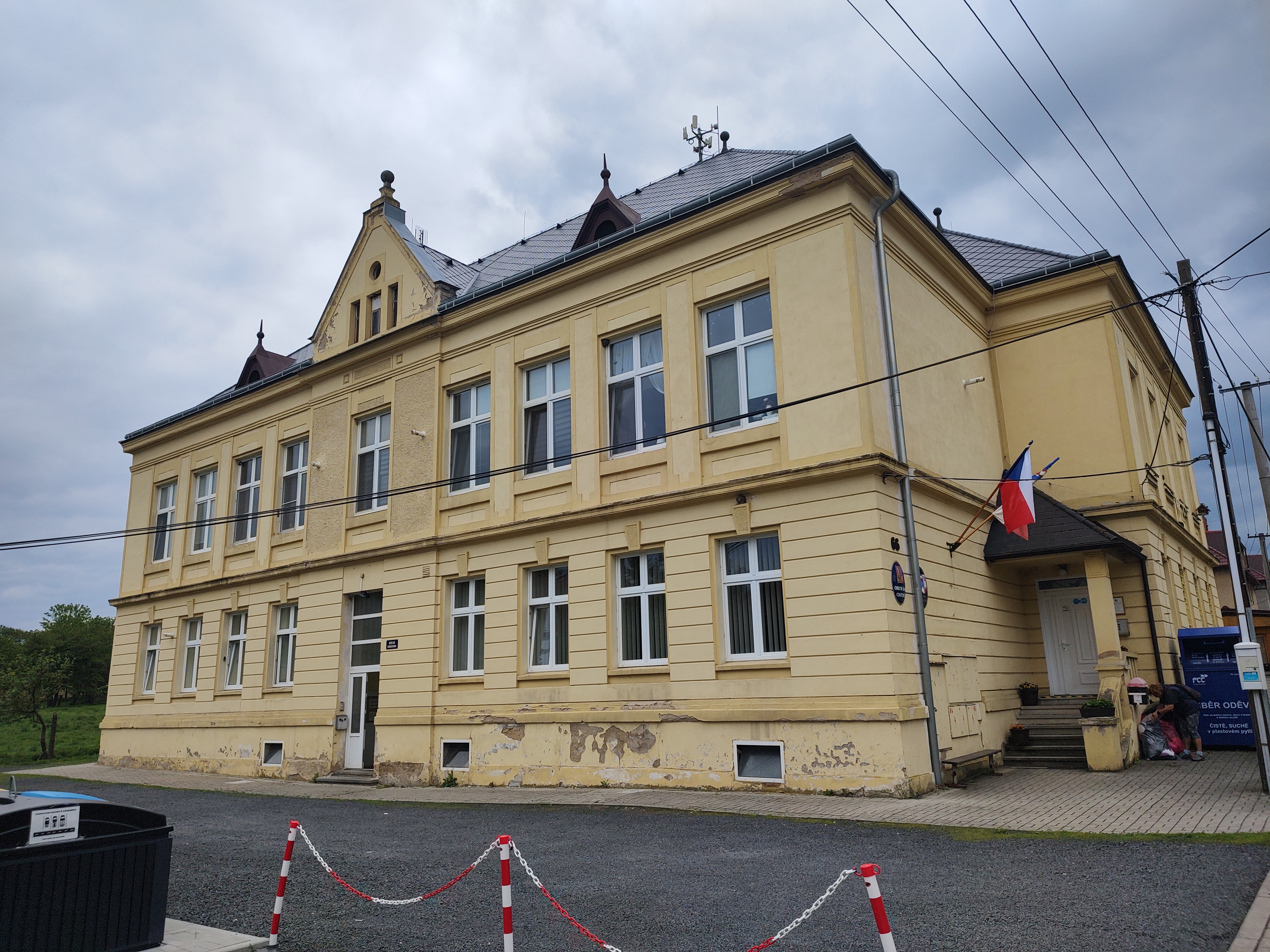 Chotiměř - obecní úřad foto 2