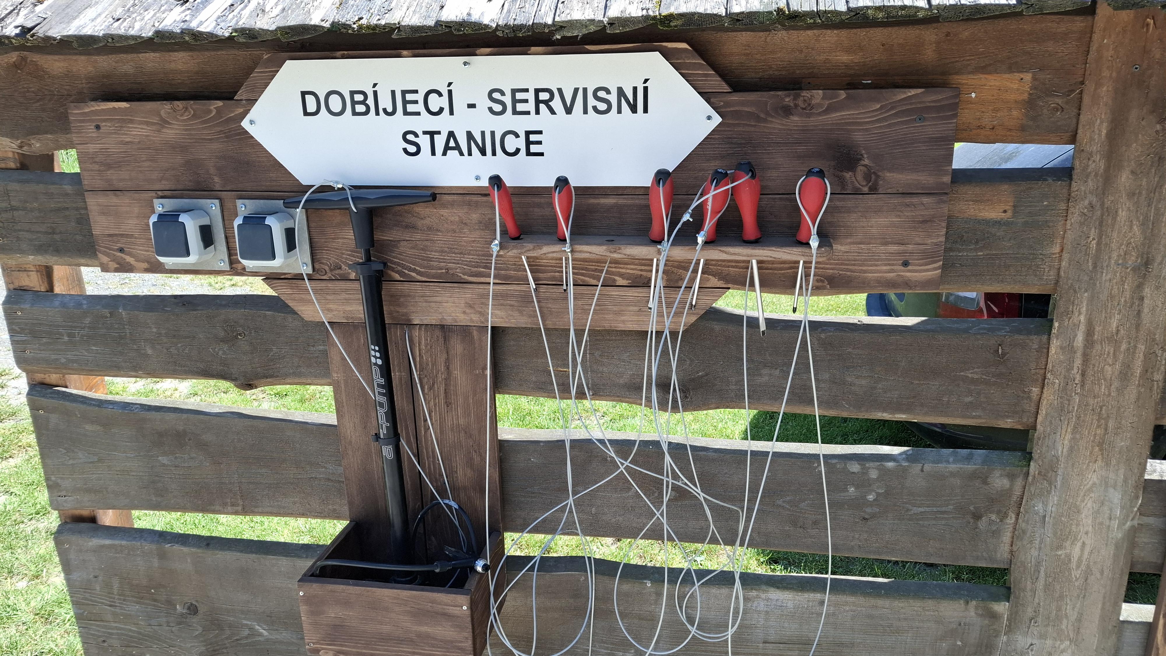 Nabíjecí stanice pro elektrokola foto 2