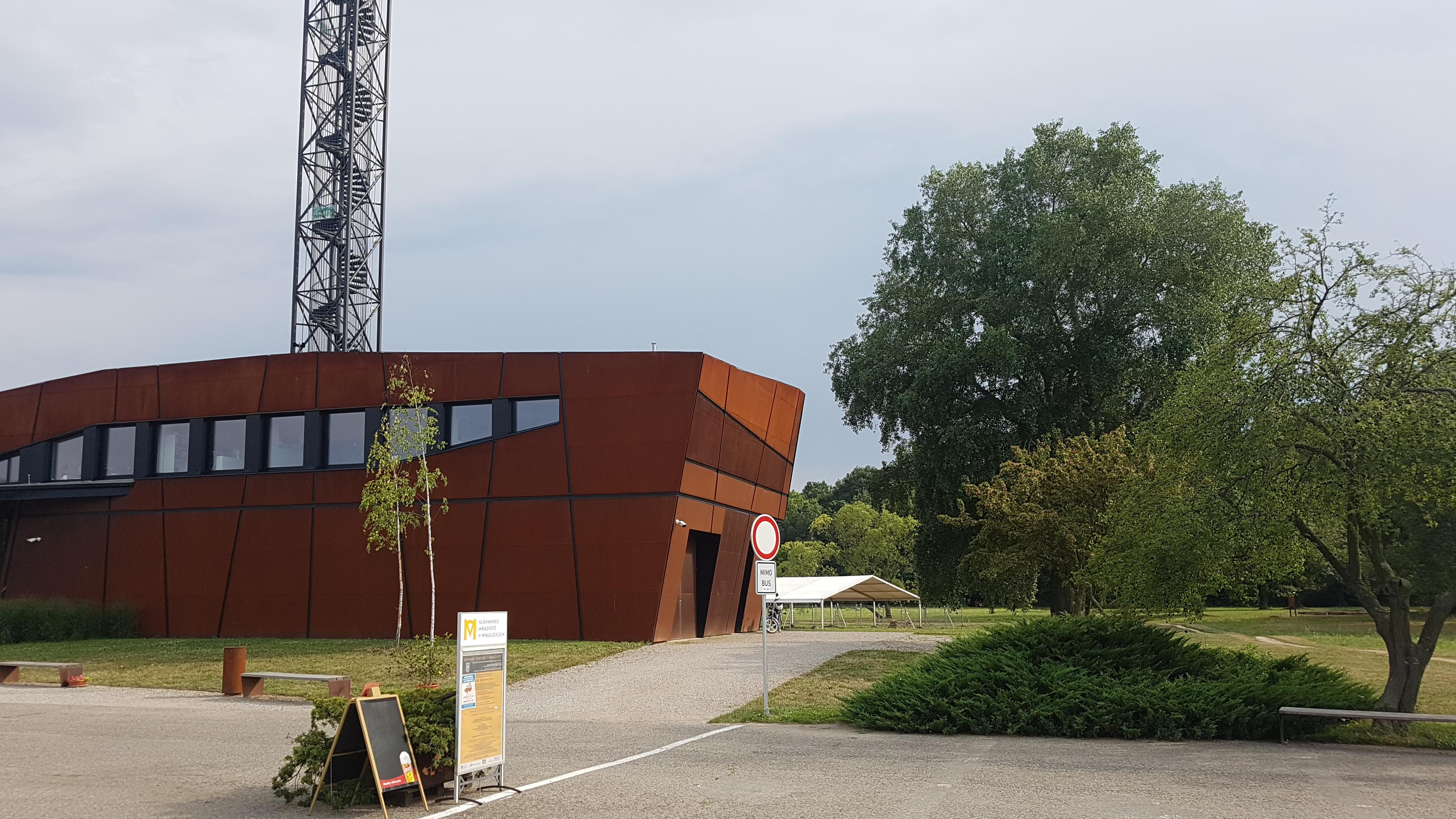 Slovanské hradiště v Mikulčicích