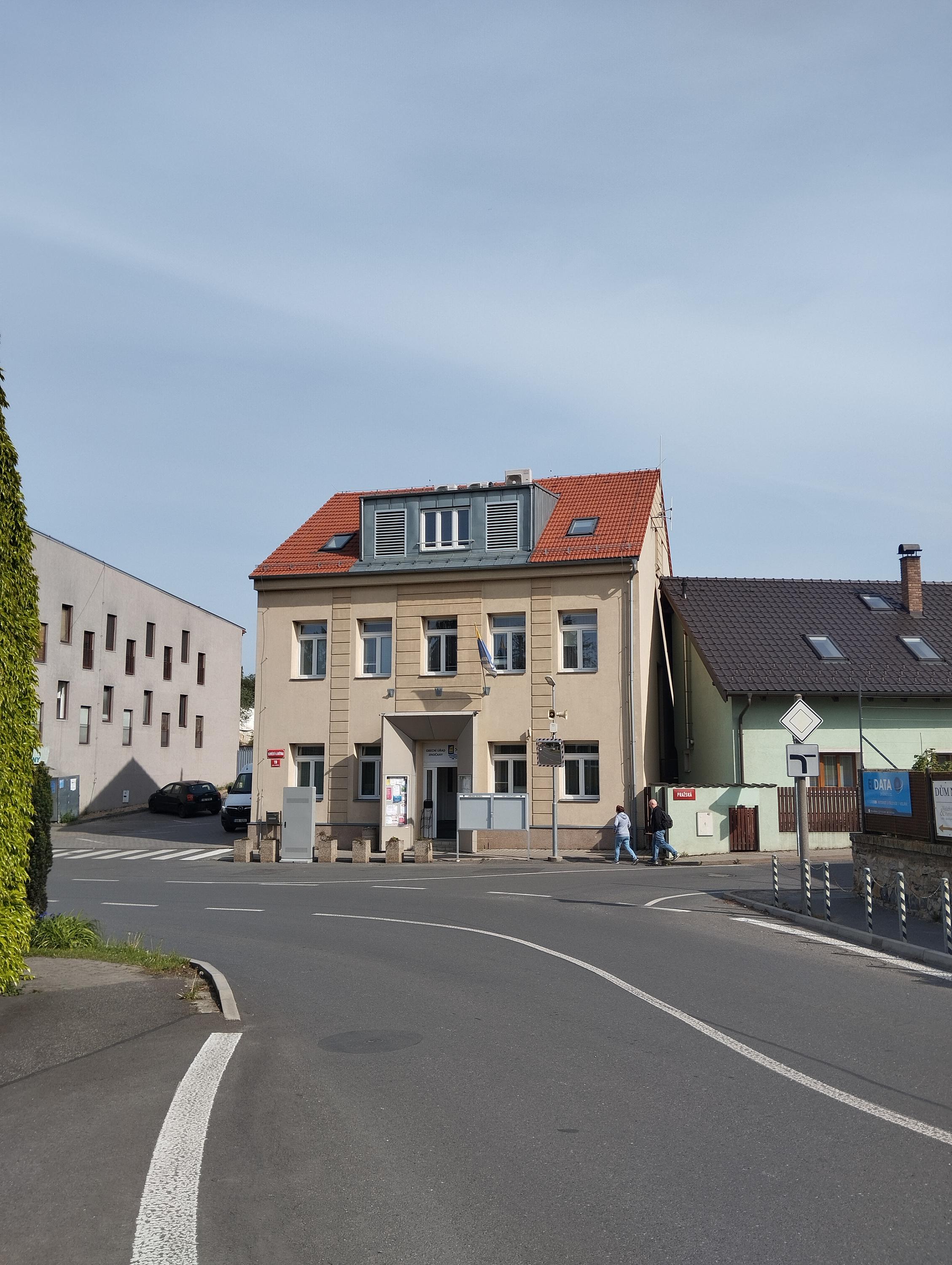 Jinočany - obecní úřad foto 2