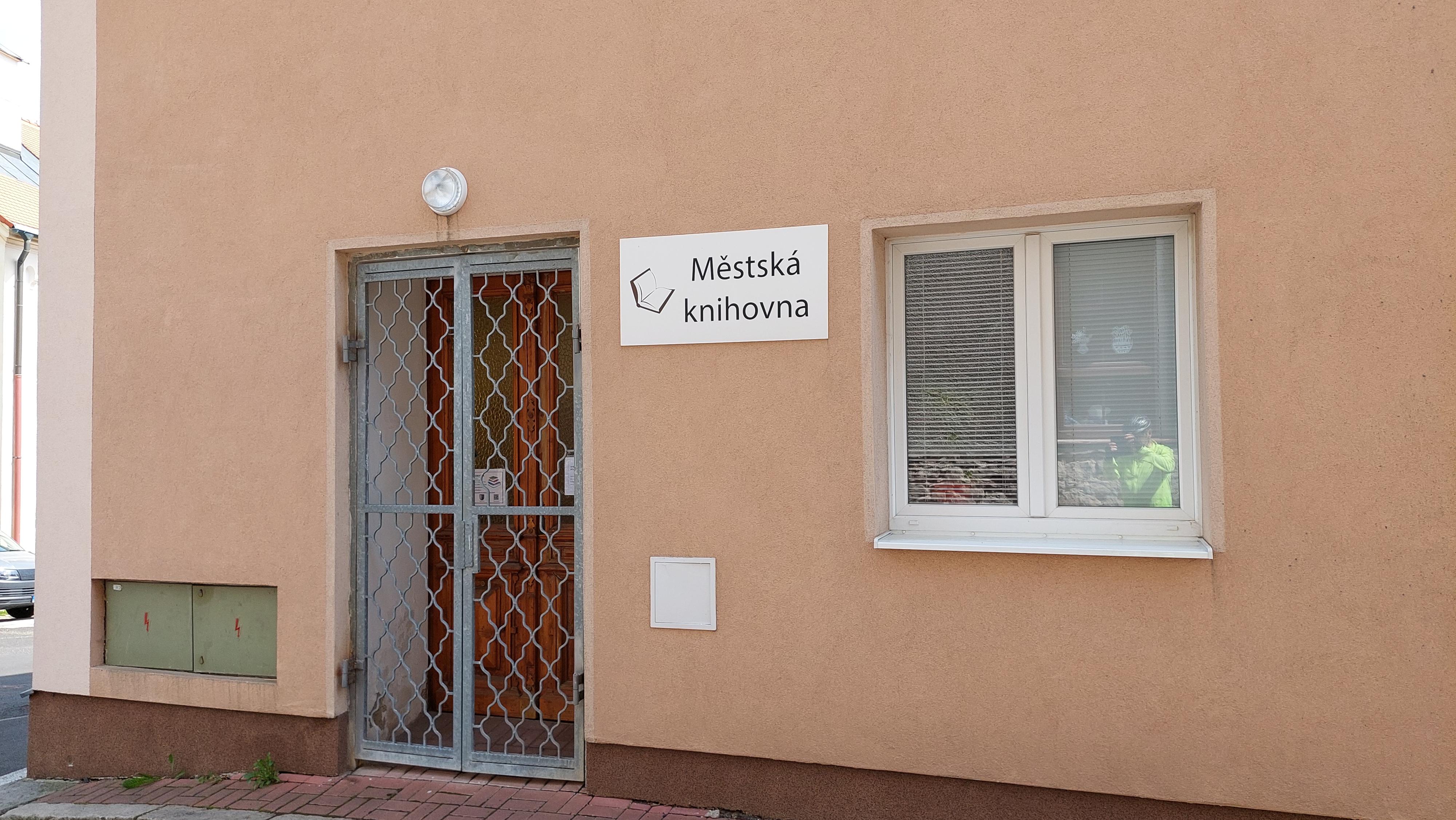 Městská knihovna Hrob