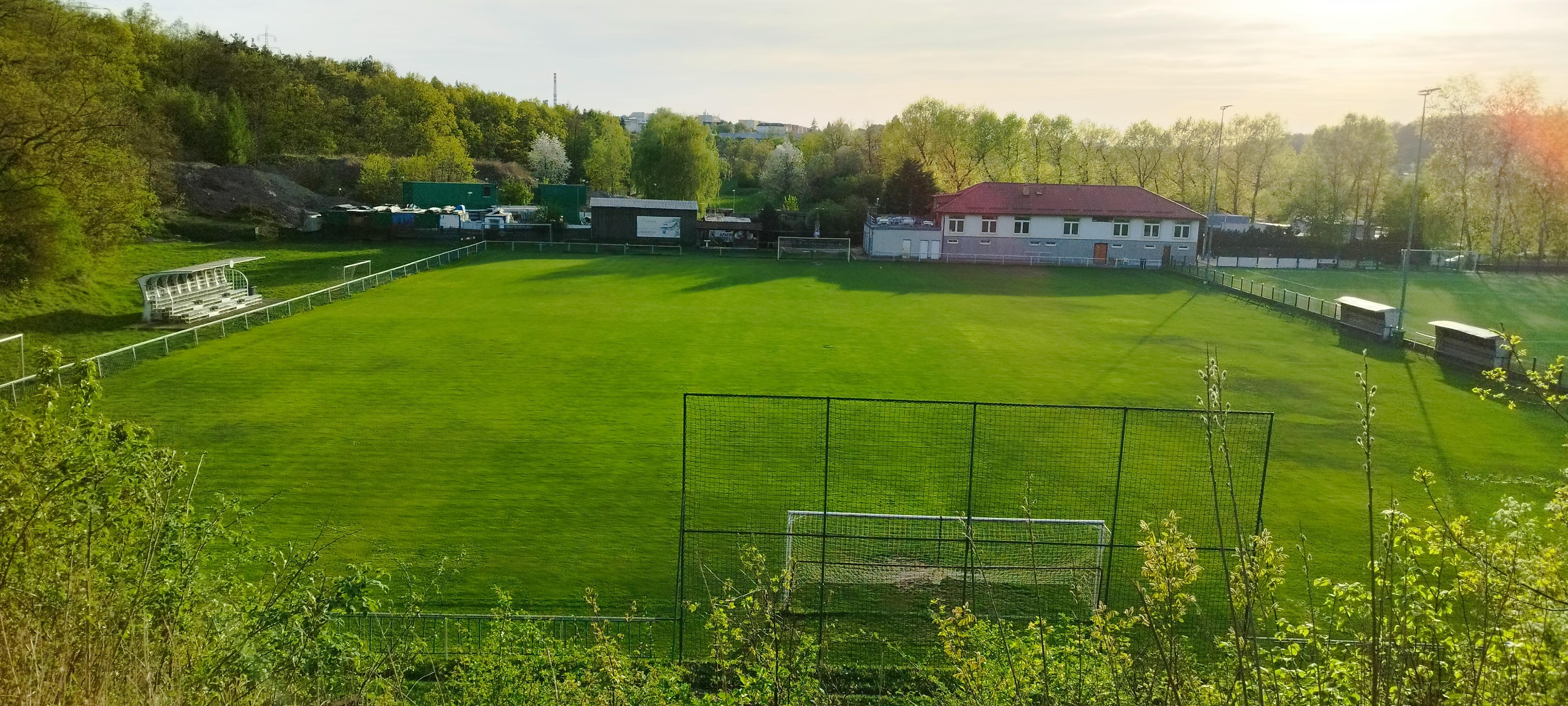 Fotbalové hřiště TJ Kyje Praha 14 foto 5