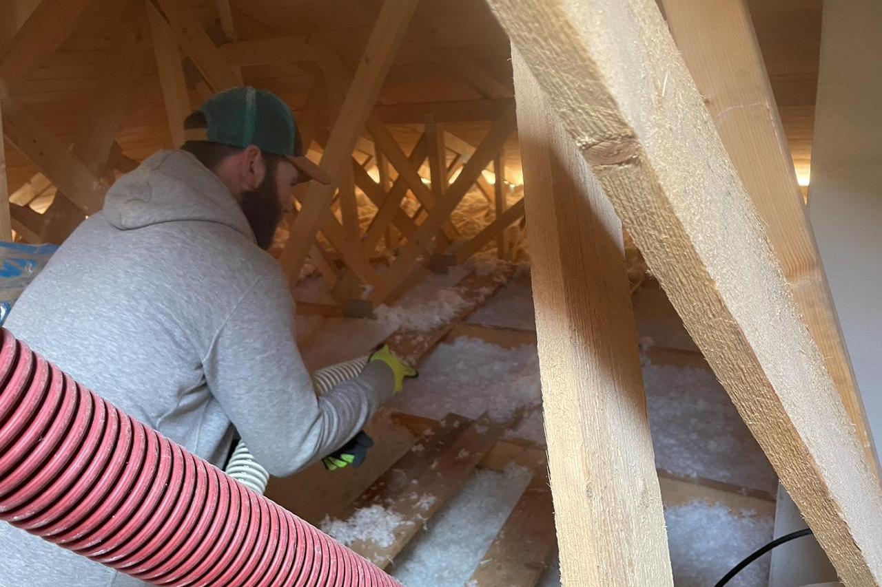 Zaizolujemto s.r.o. - foukaná izolace, stříkaná pěna