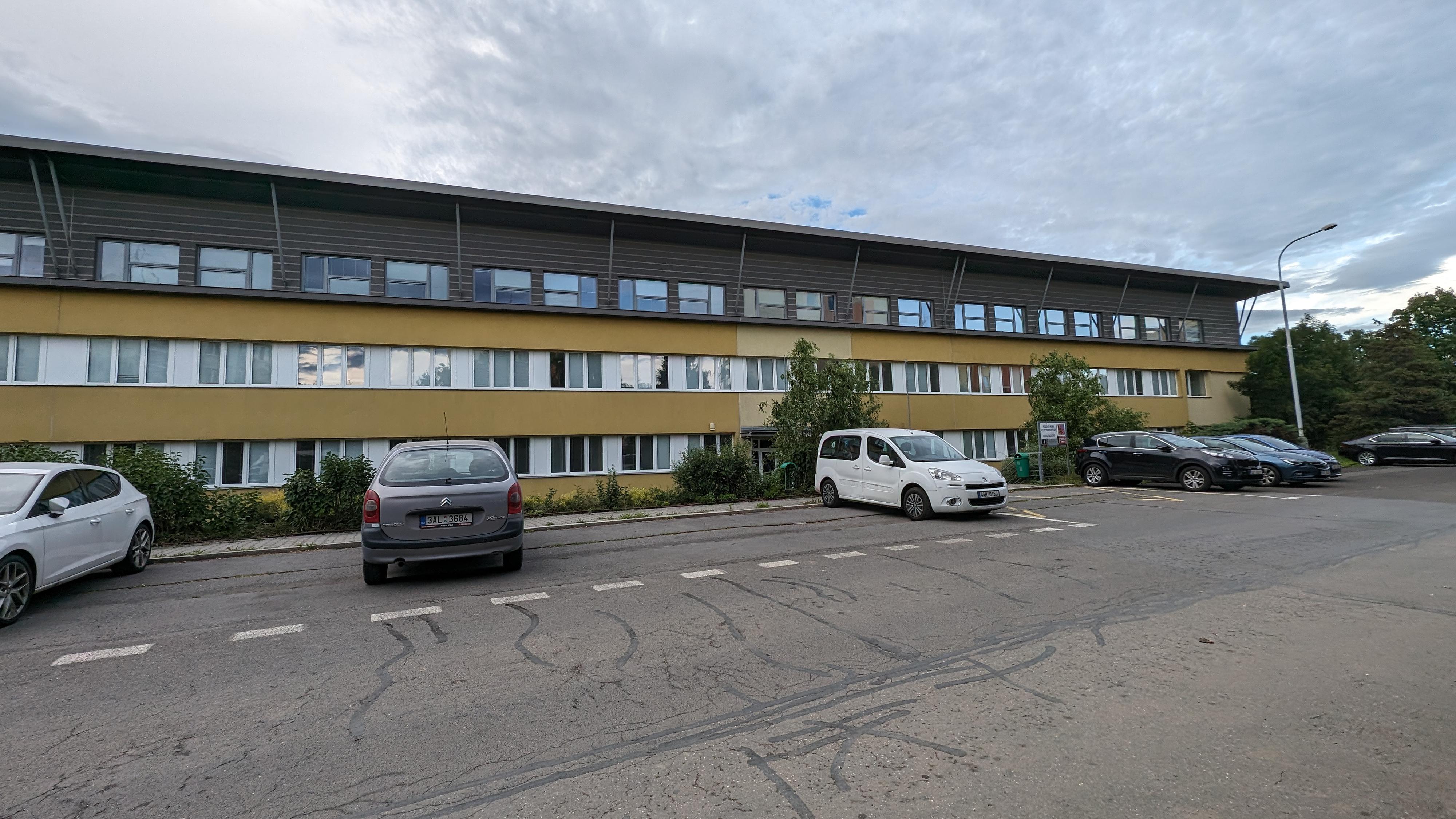 SŠES - Střední škola elektrotechniky a strojírenství foto 6