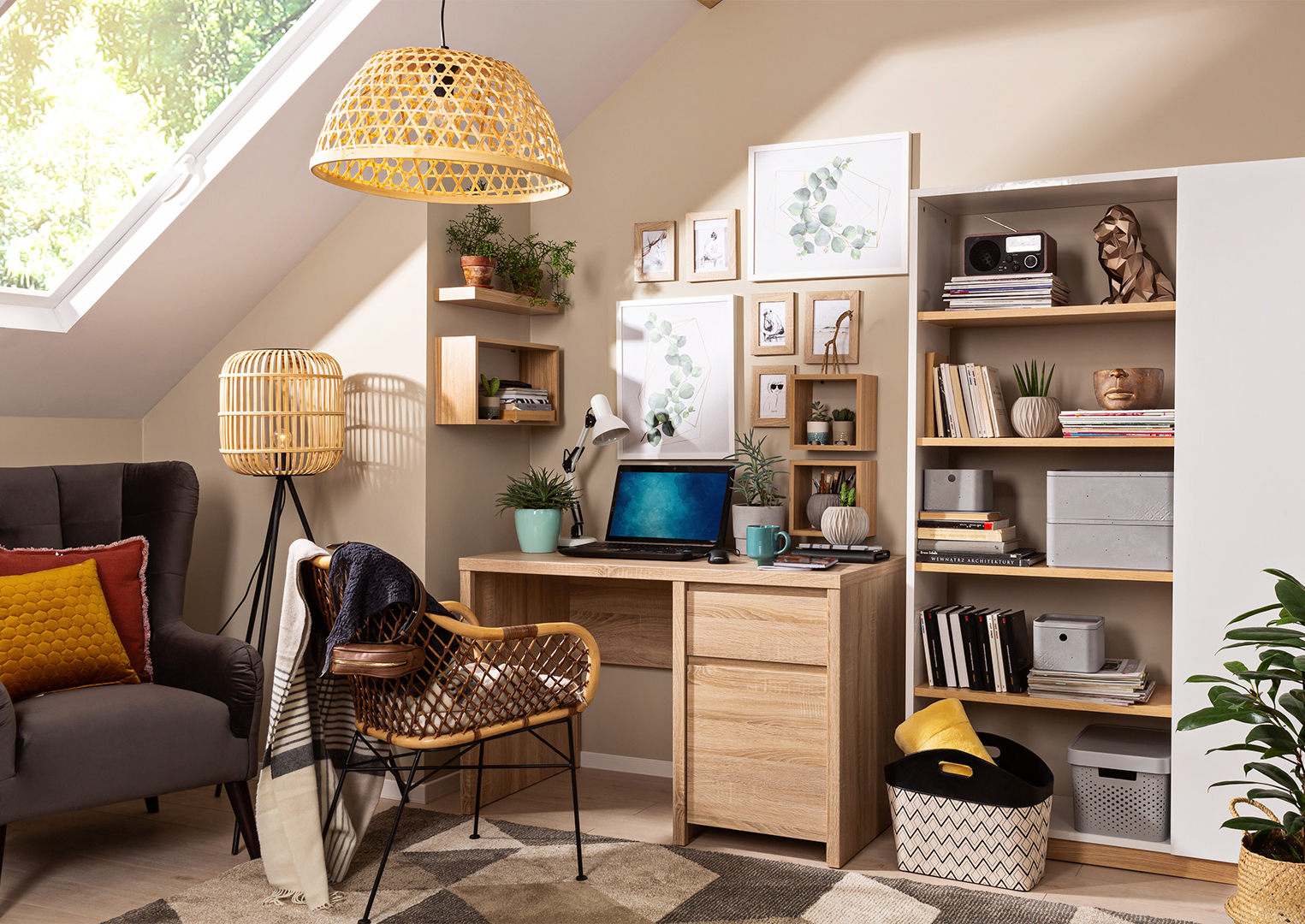 Black Red White CZ foto 2