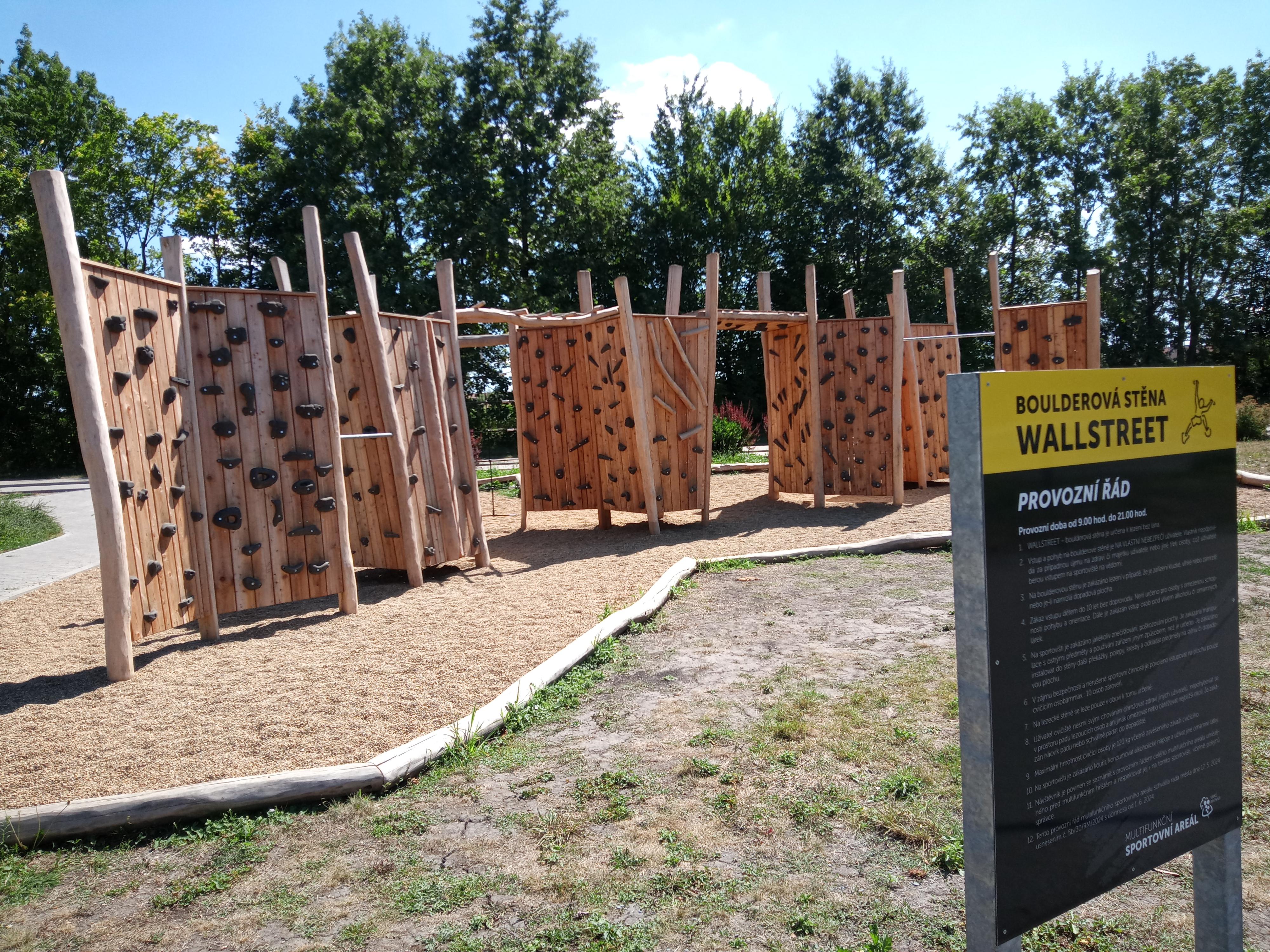 Boulderová stěna Velké Bílovice foto 2