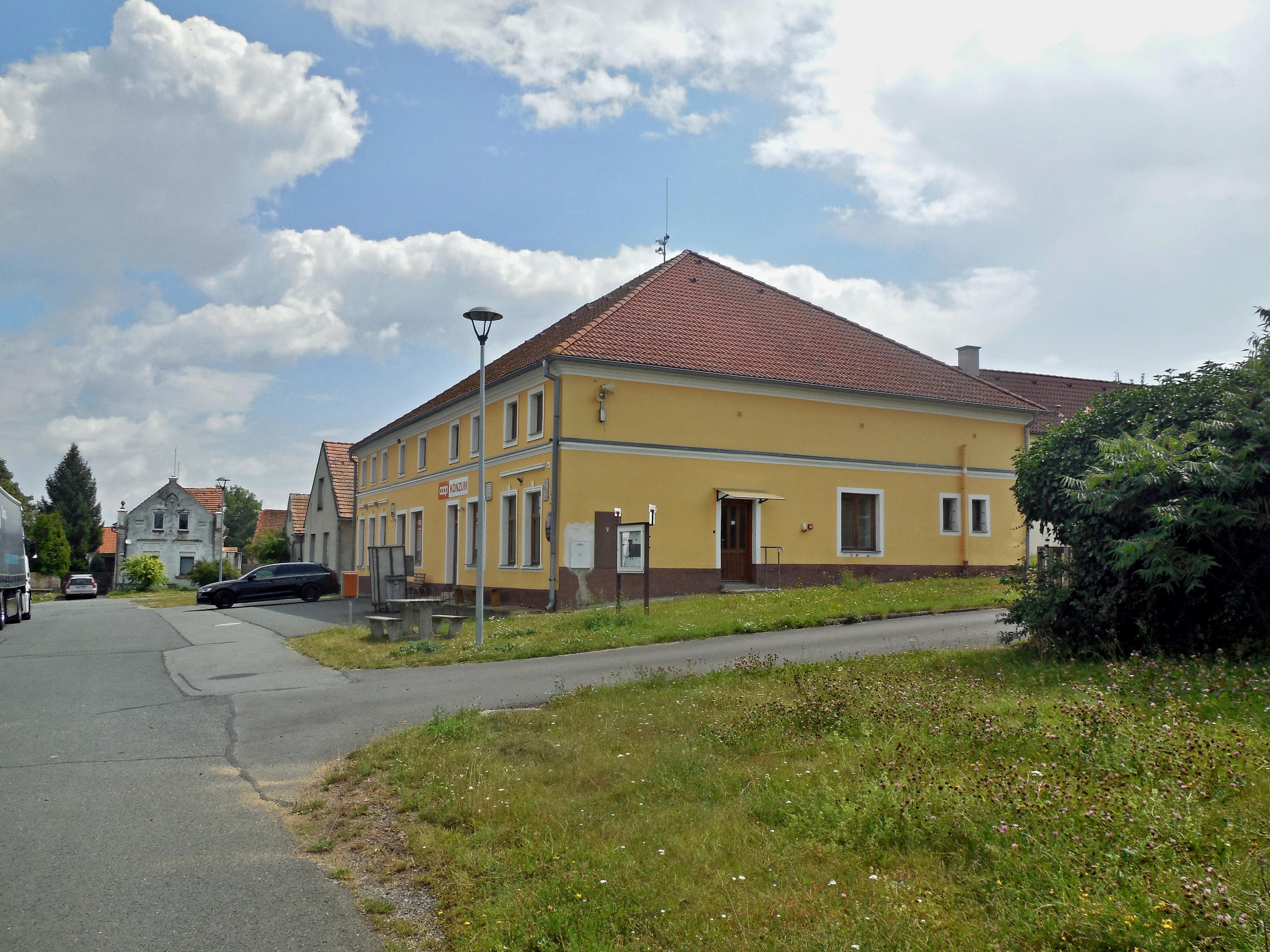 Honezovice - obecní úřad foto 2