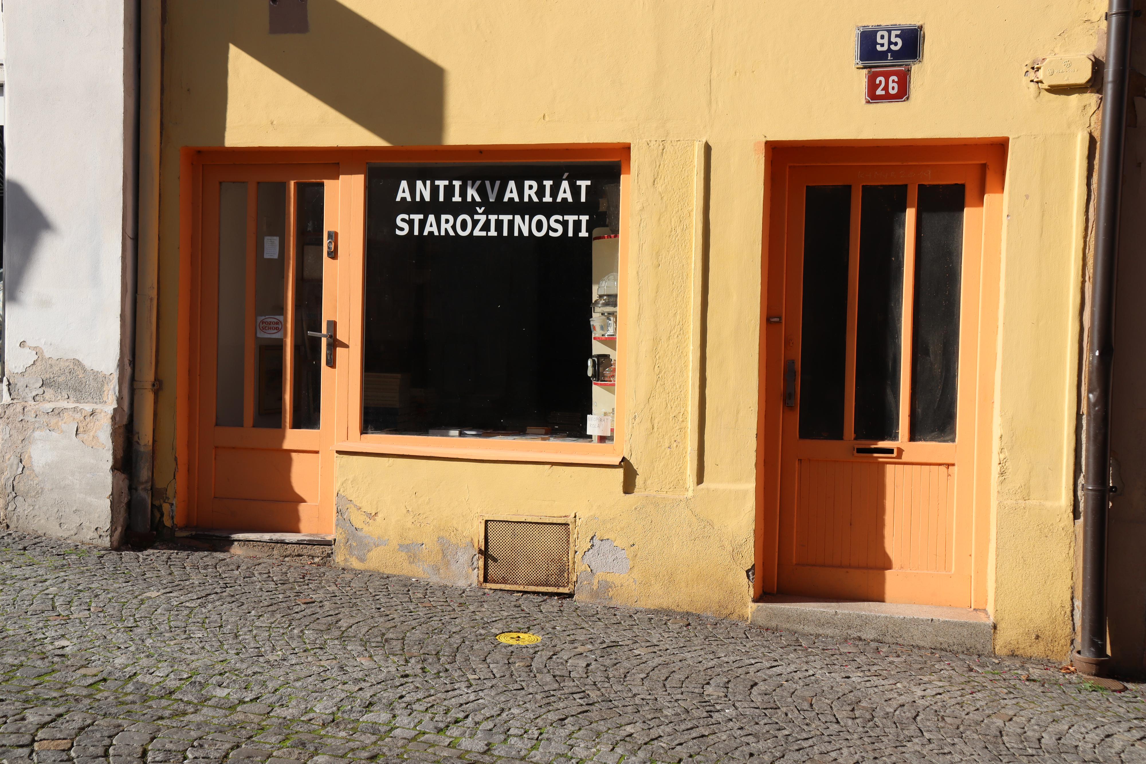 Jiří Dobeš - Antikvariát foto 2