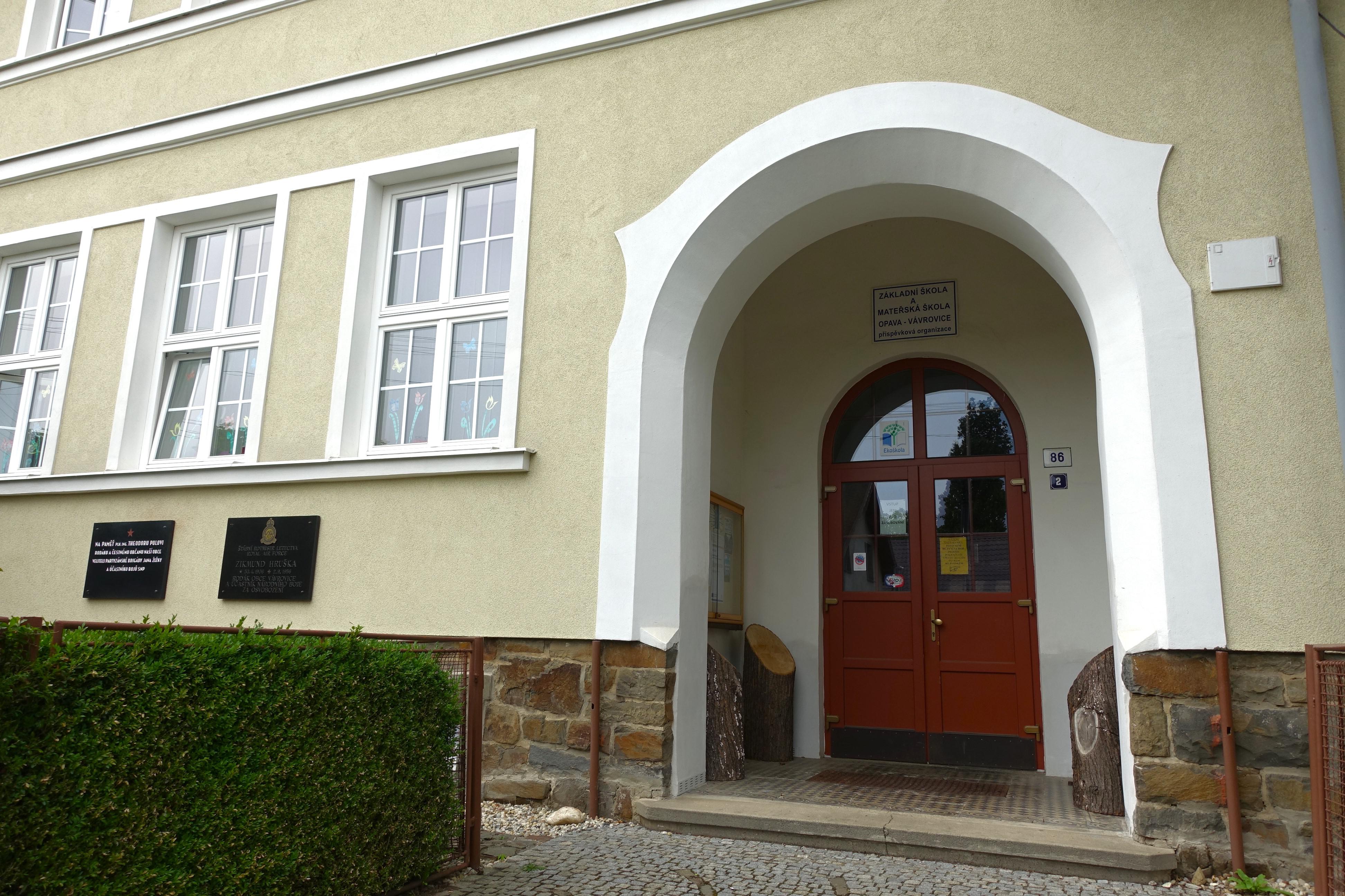 ZŠ a MŠ Opava - Vávrovice, Chmelová foto 2