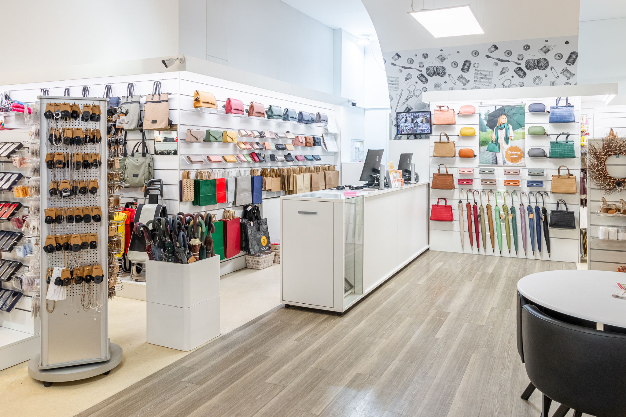 STOKLASA galanterie a látky foto 3