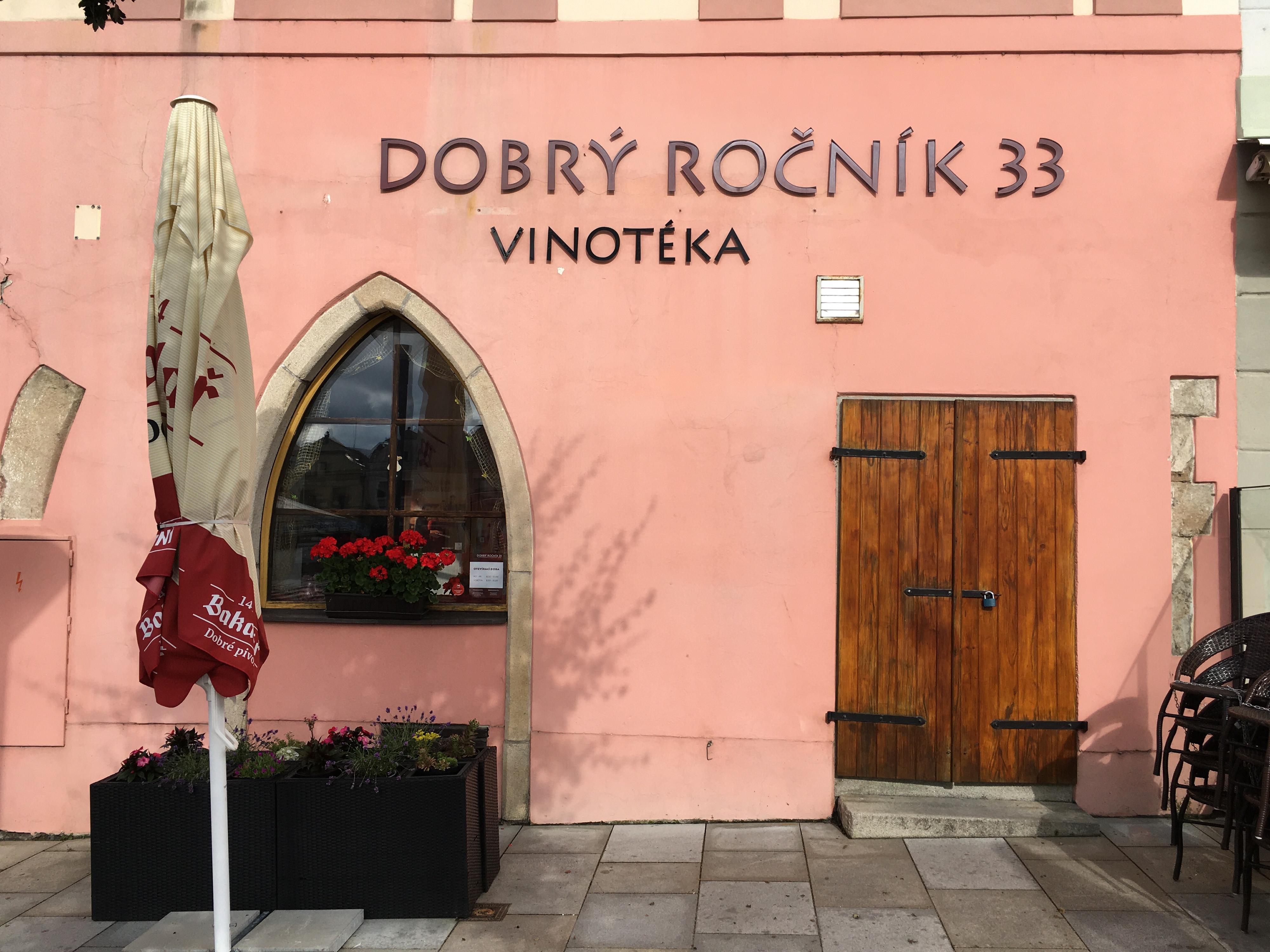Dobrý ročník 33 - vinotéka foto 2