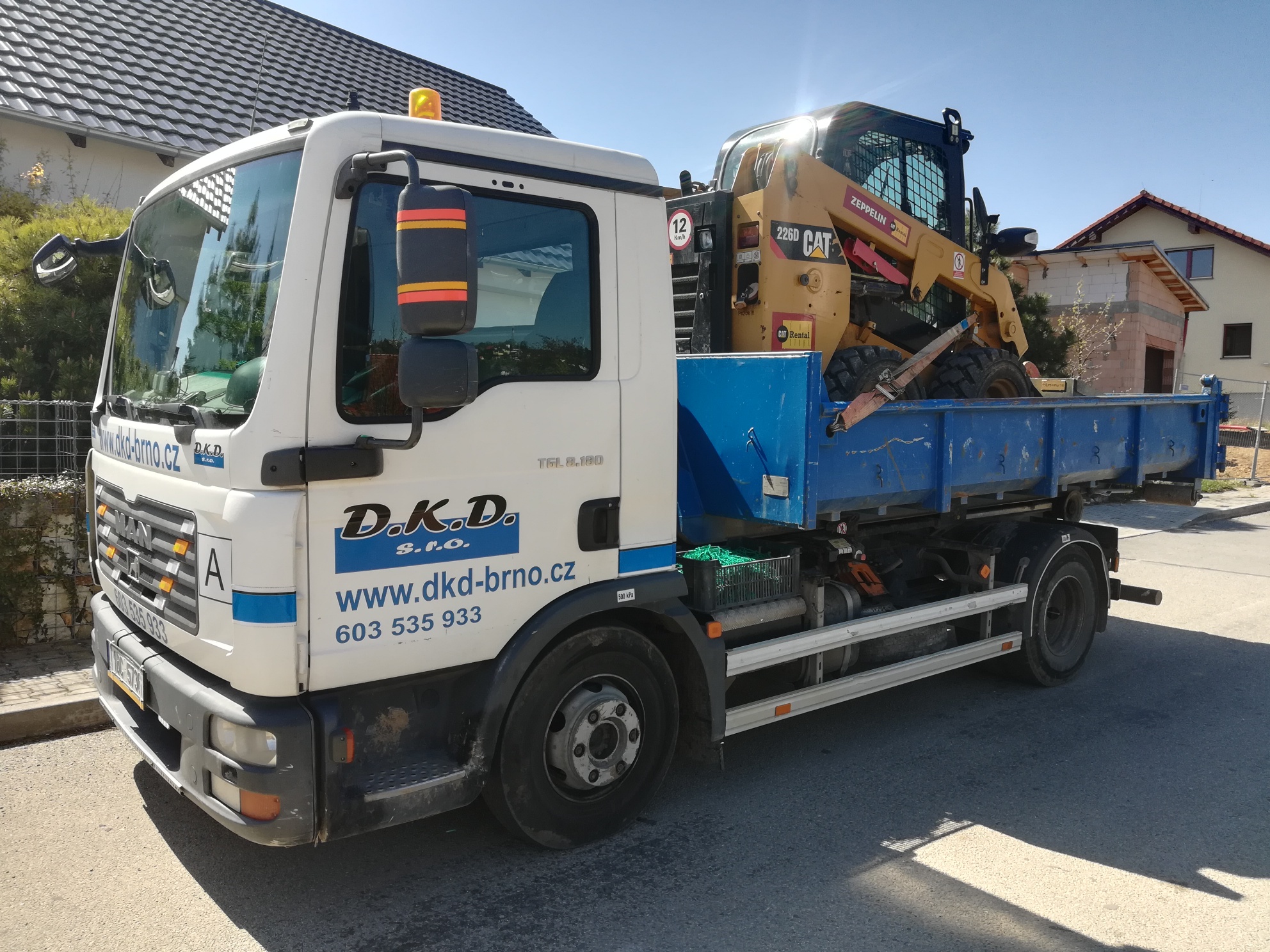 D.K.D. s.r.o. - kontejnerová a nákladní autodoprava foto 2