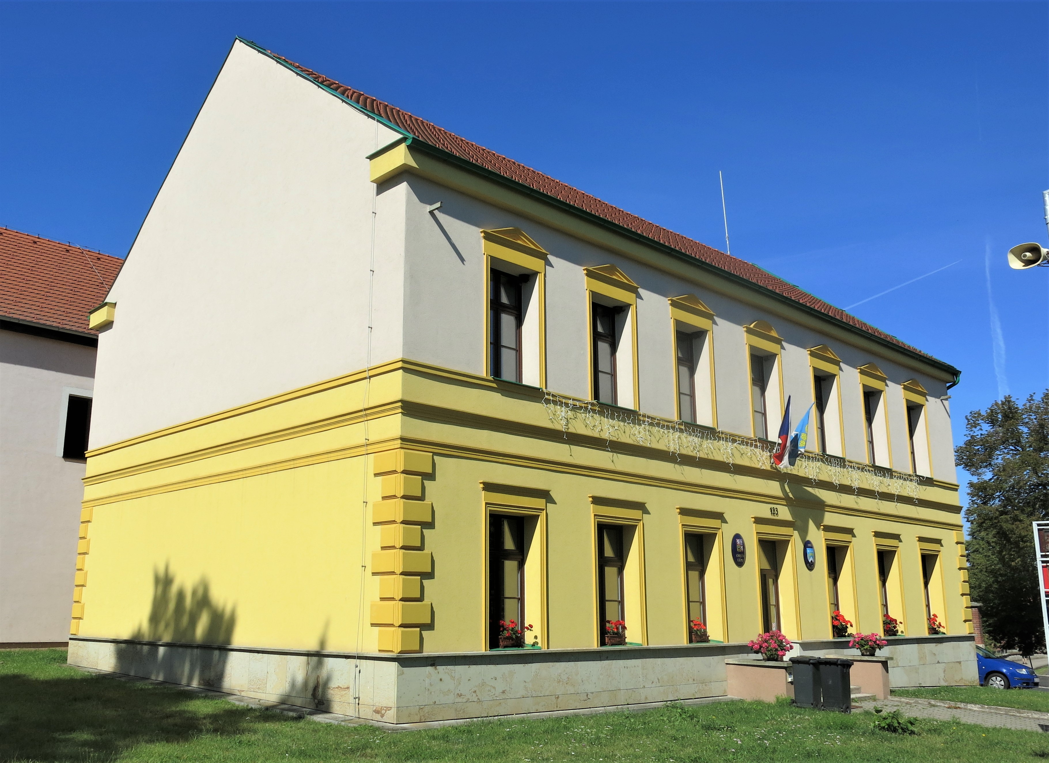 Tuchořice - obecní úřad foto 2