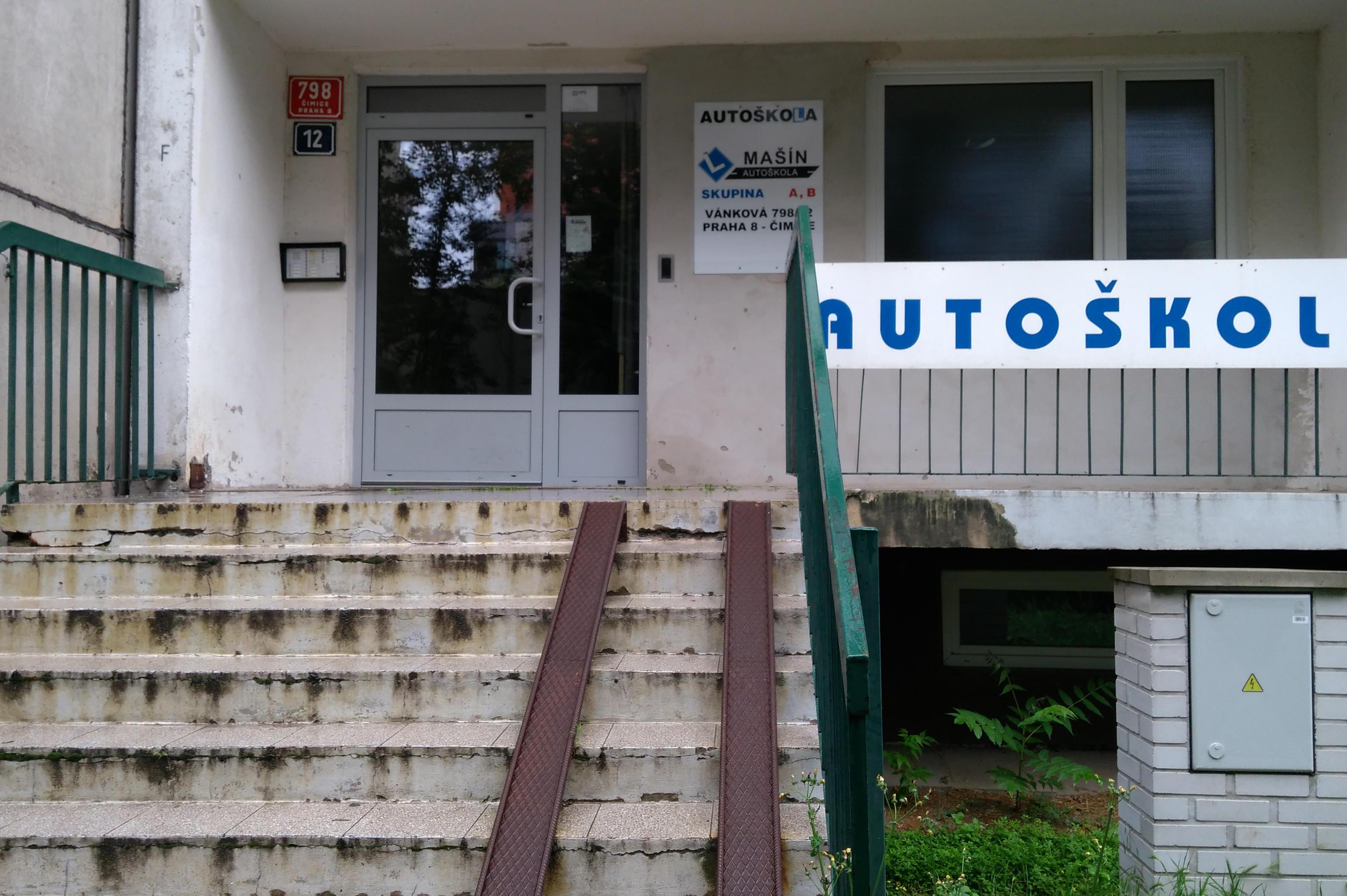 AUTOŠKOLA - MAŠÍN