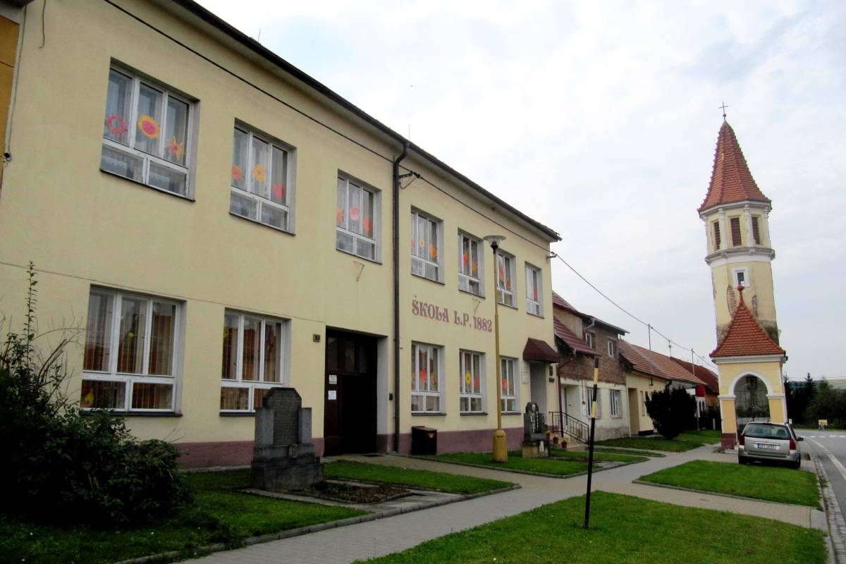 Základní škola a Mateřská škola, Podolí foto 2