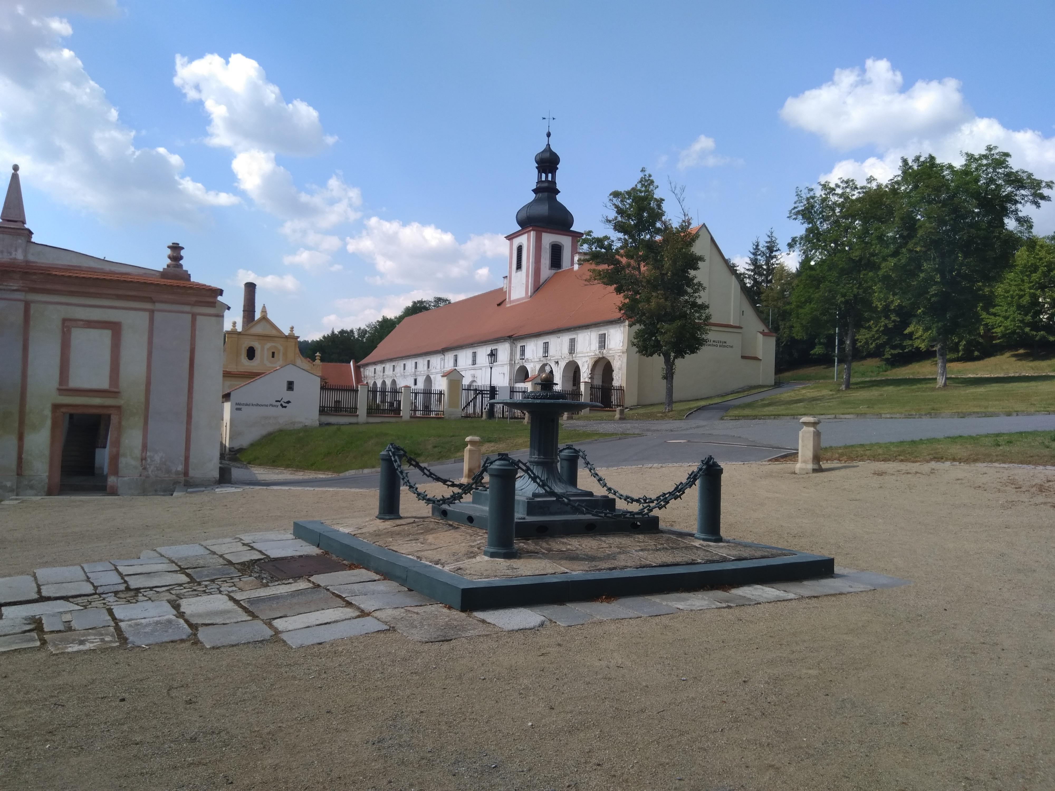 Městská knihovna Plasy foto 5