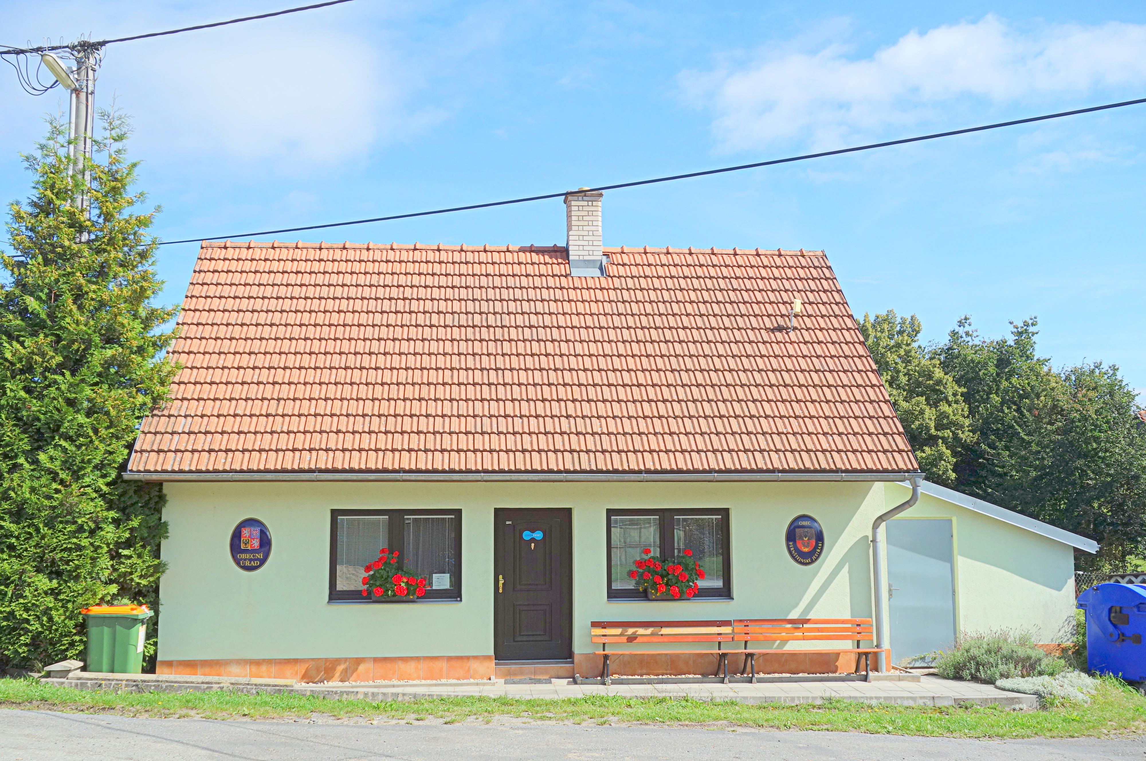 Pernštejnské Jestřabí - obecní úřad foto 2