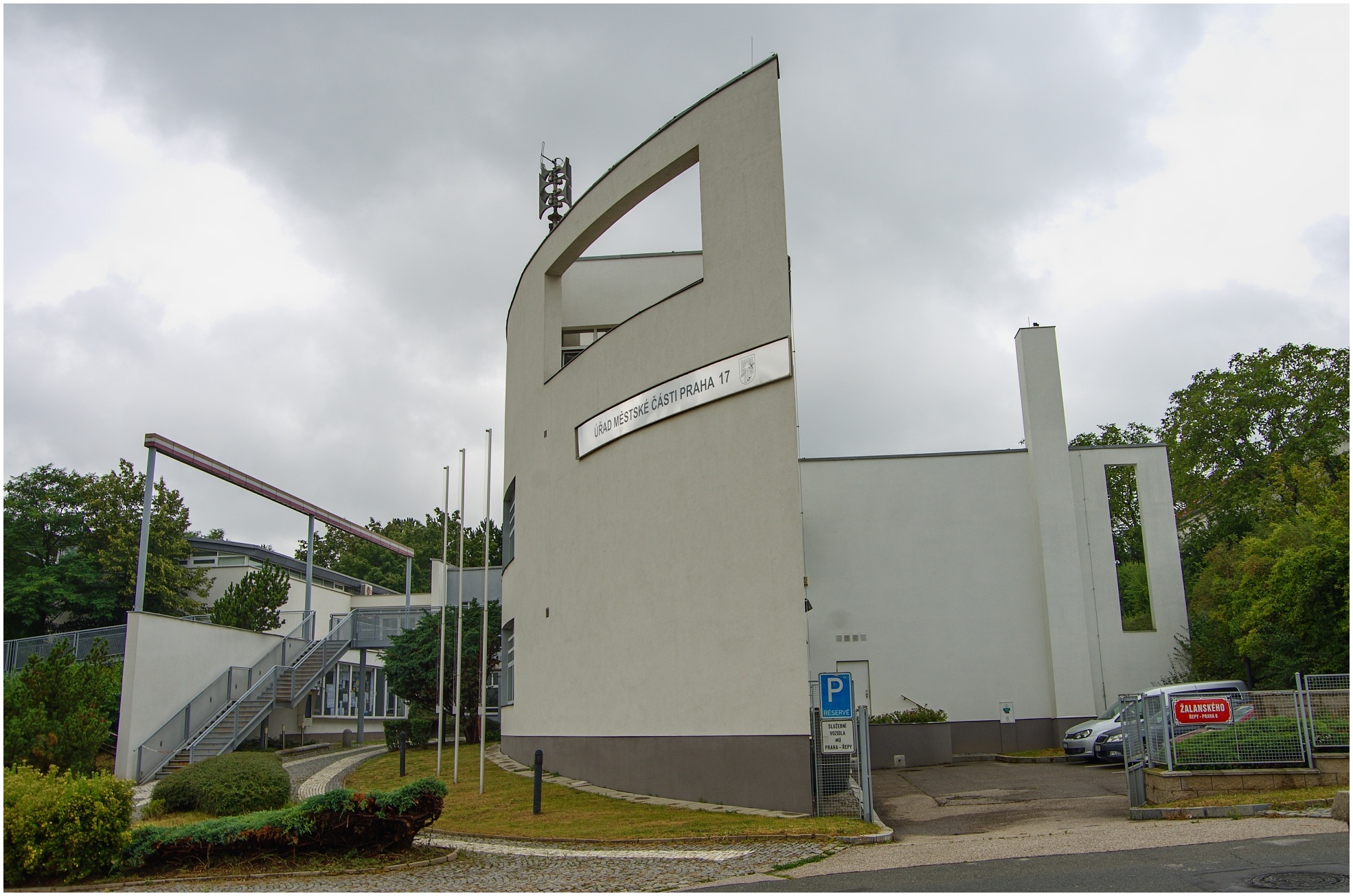 Úřad městské části Praha 17 foto 2