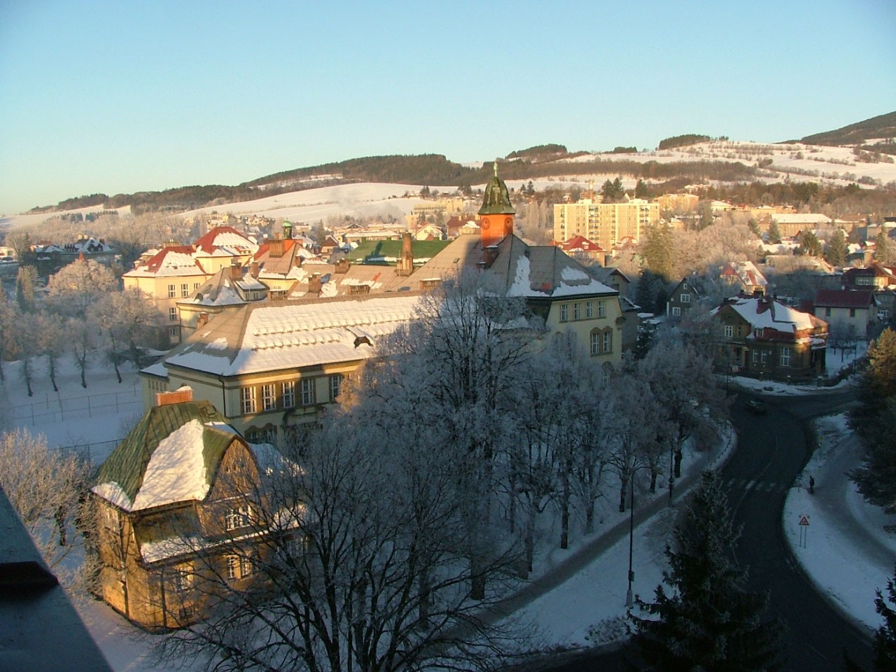 Krkonošské gymnázium a Střední odborná škola foto 2