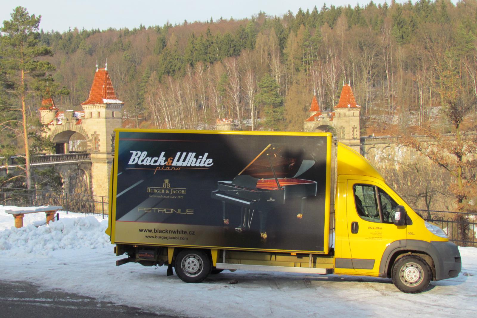 Black & White piano s.r.o.