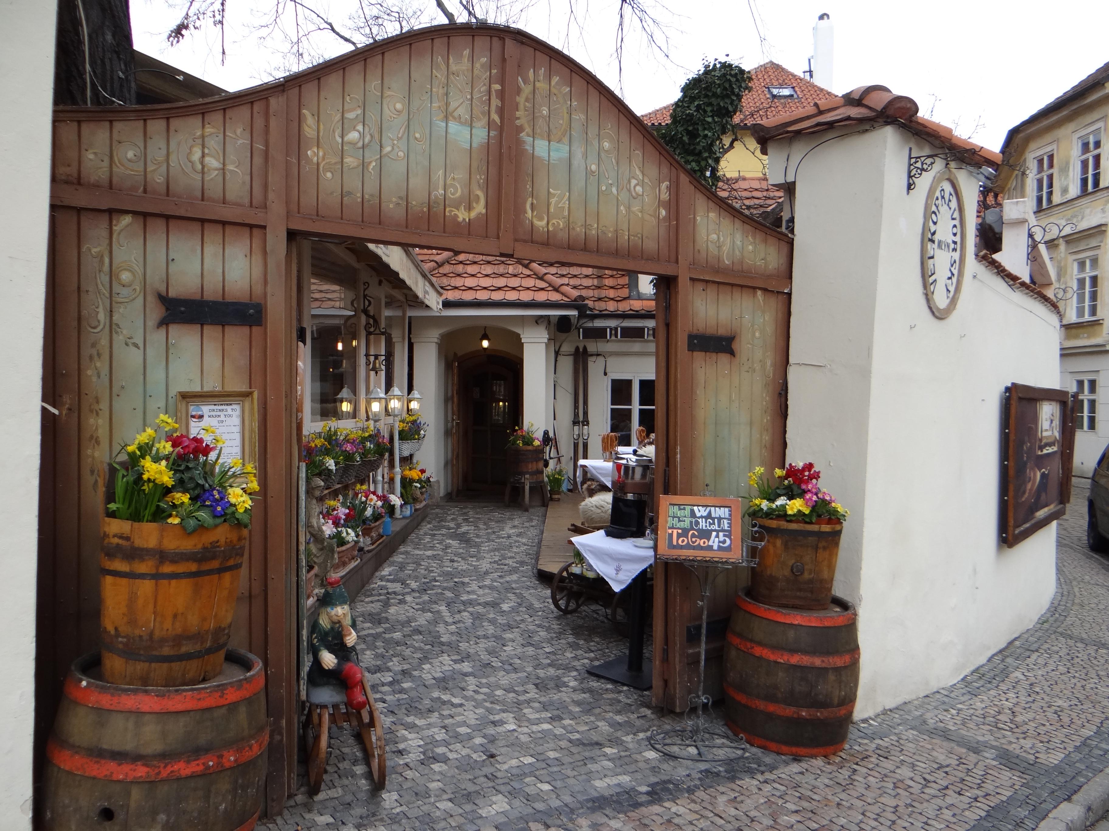 Restaurace Velkopřevorský mlýn foto 1