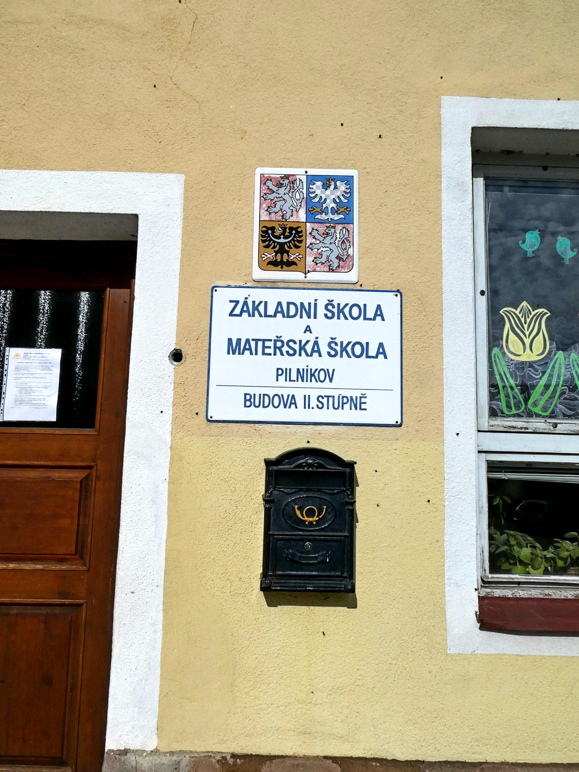ZŠ a MŠ Pilníkov, Náměstí foto 2