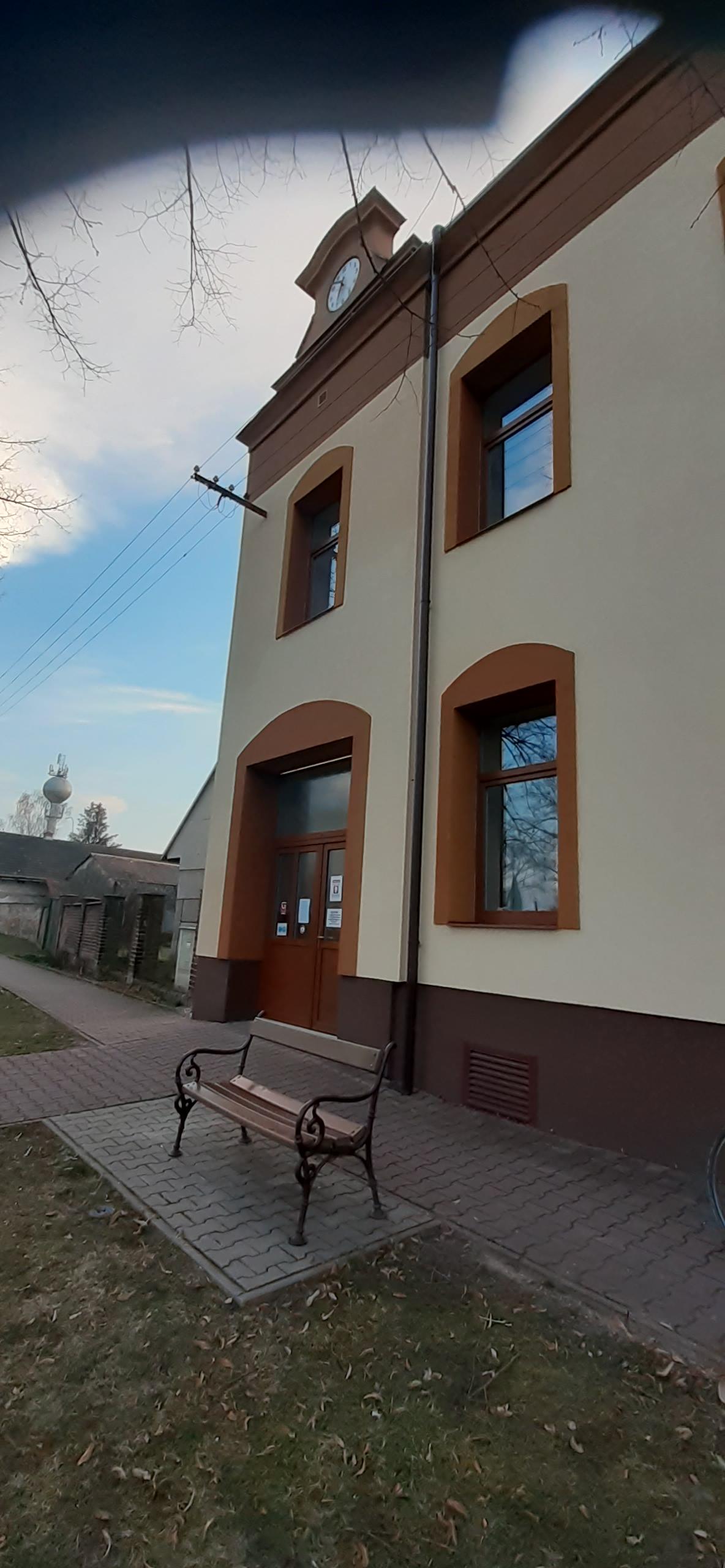 Moravany - obecní úřad foto 2