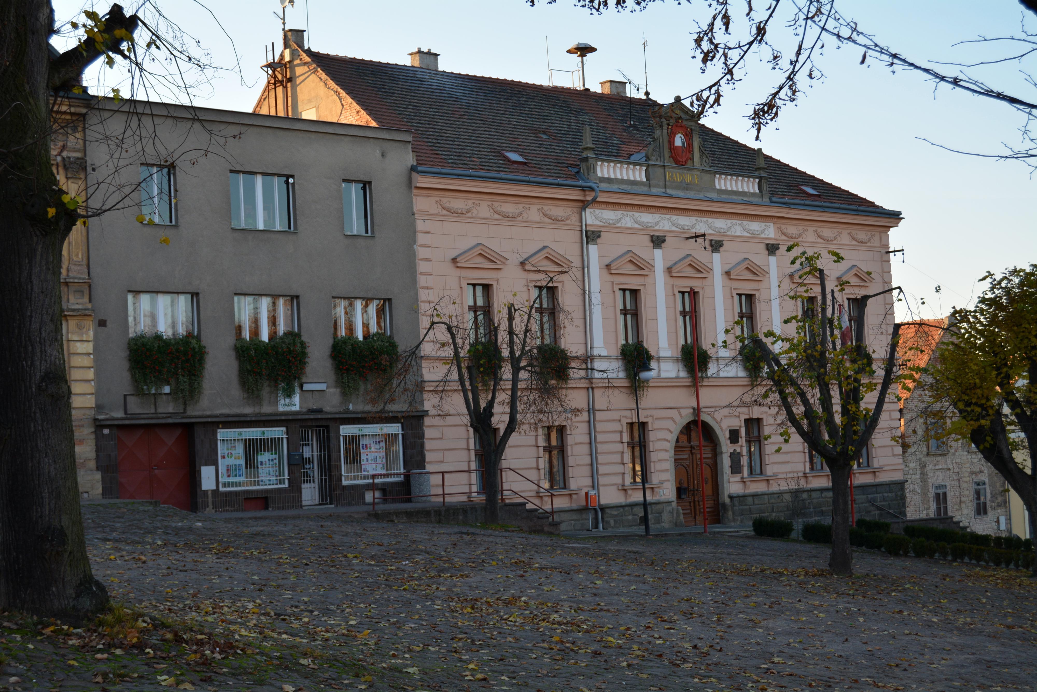 Zlonice - úřad městyse foto 3