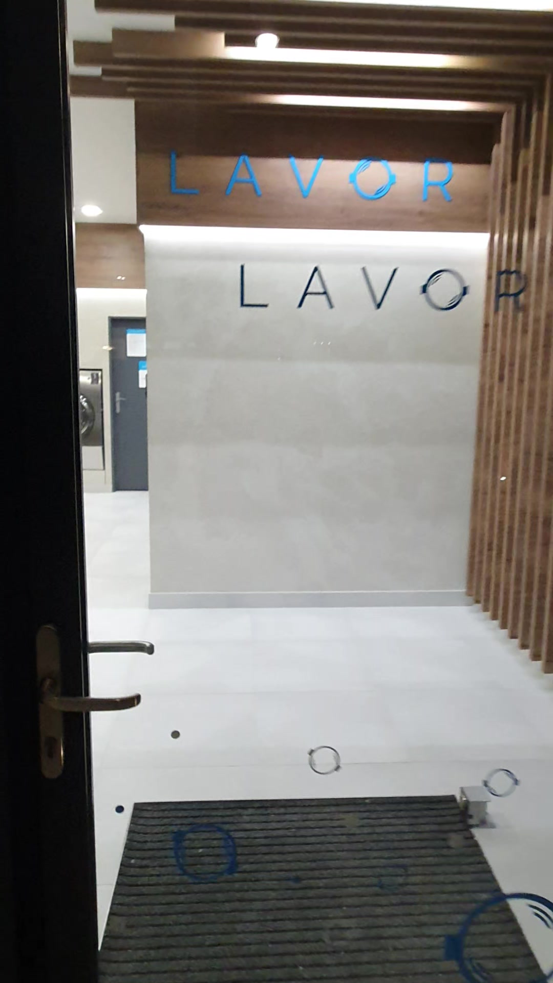 Prádelna LAVOR Střížkov foto 2 (náhled videa)