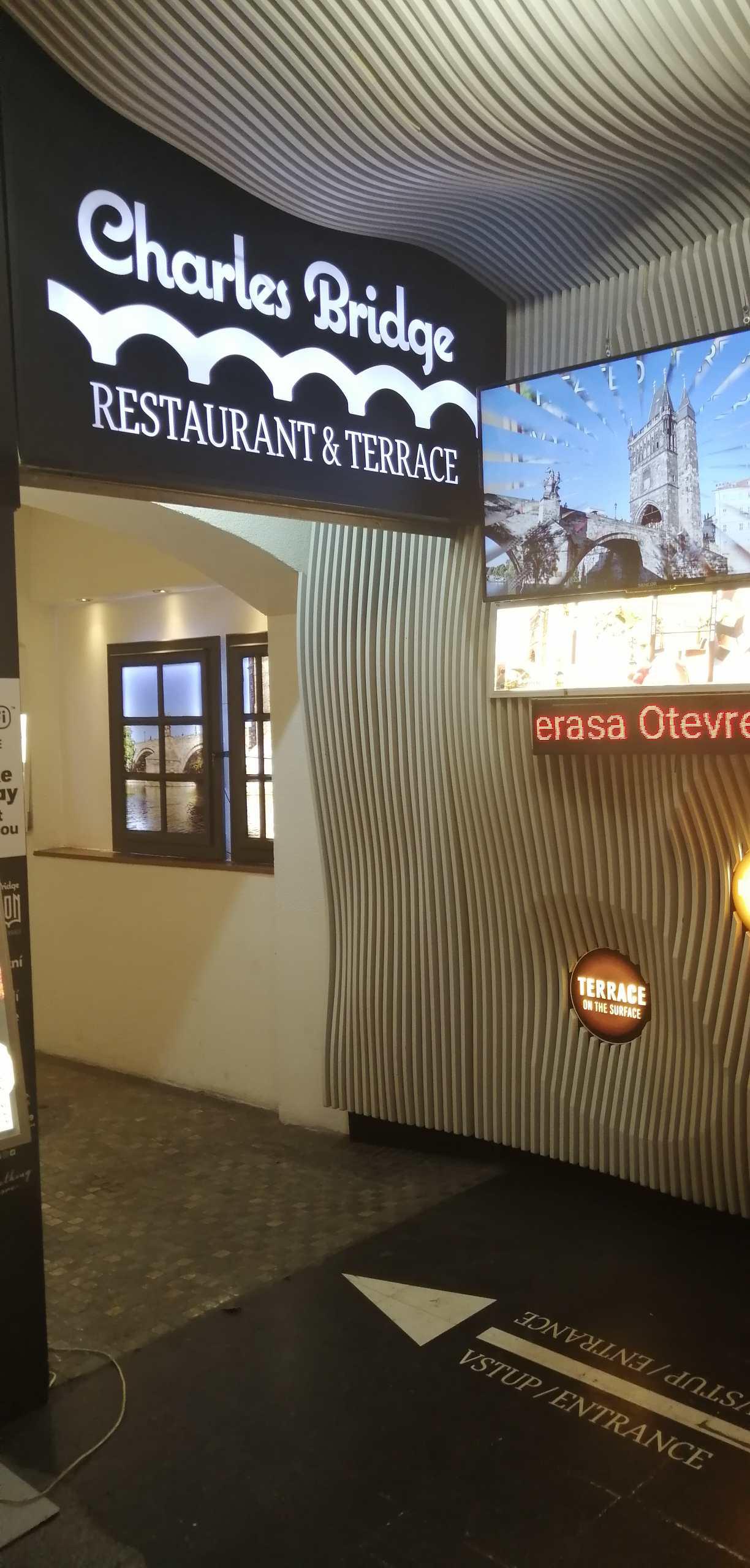 Charles Bridge restaurant foto 3