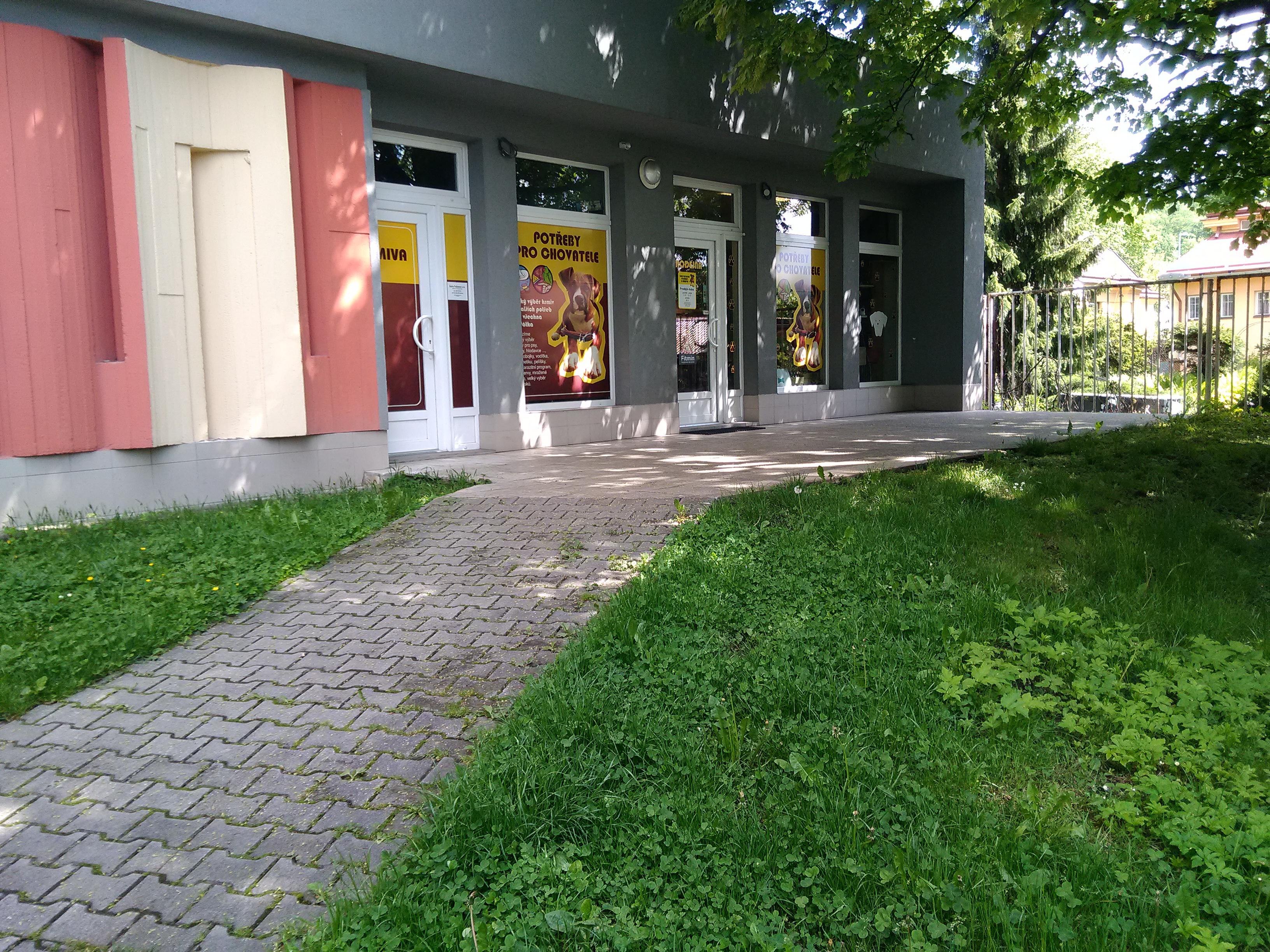 Chovatelské potřeby a krmiva foto 2
