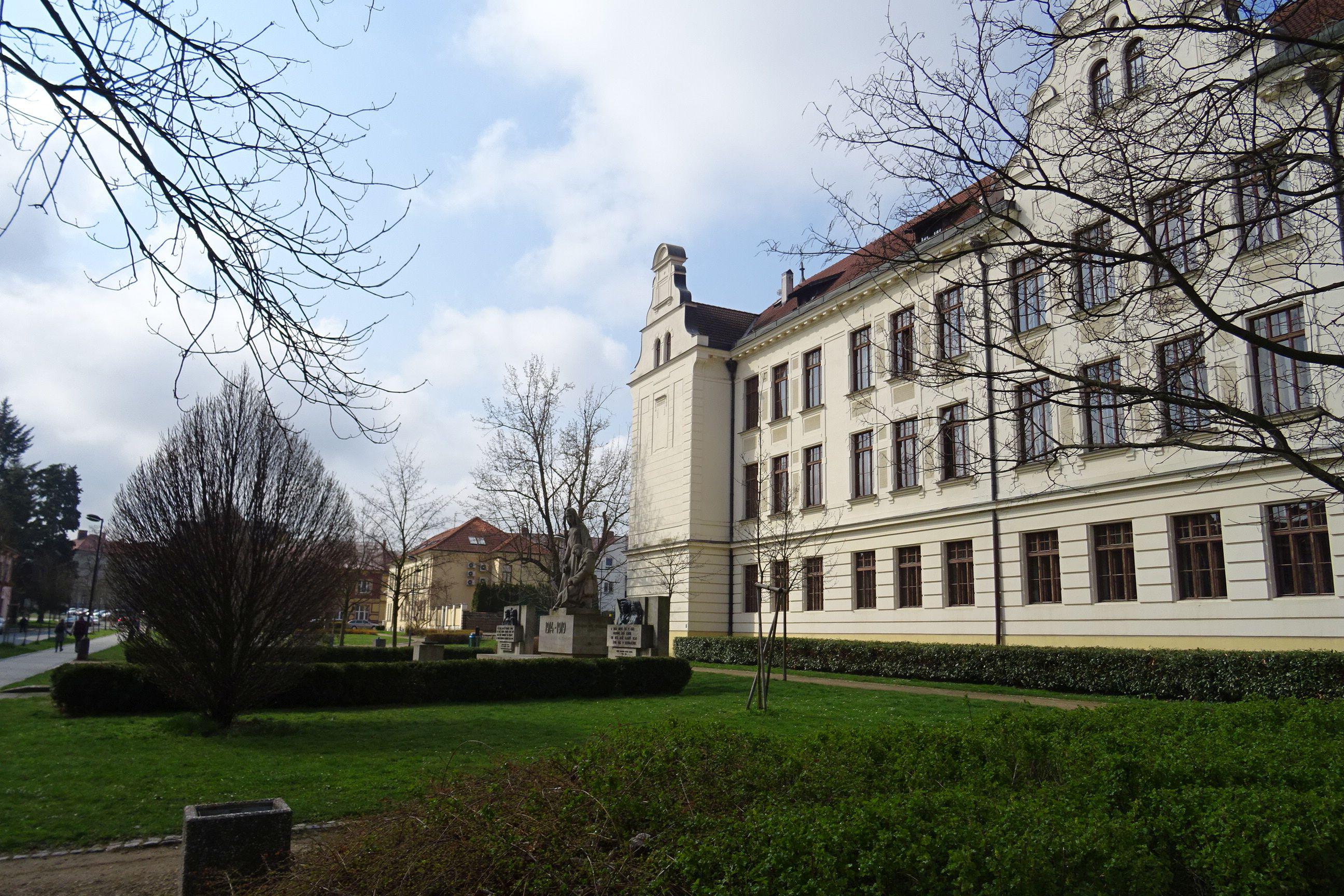 Gymnázium Benešov foto 2