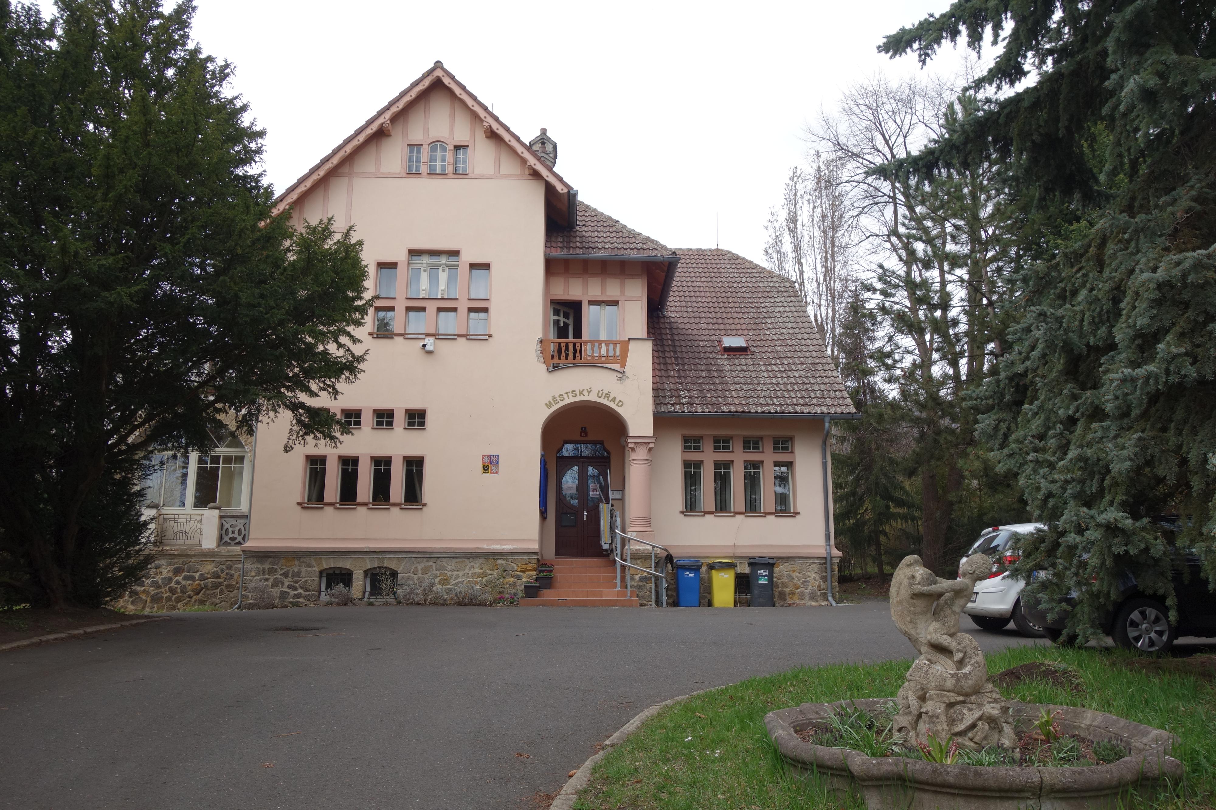 Horní Jiřetín - městský úřad foto 2