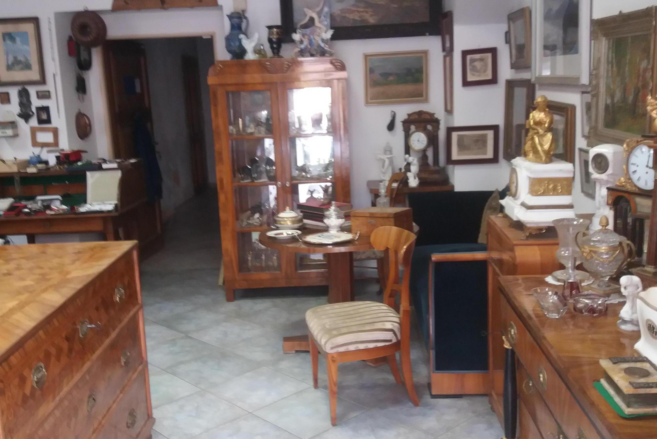 Starožitnosti Antik foto 1