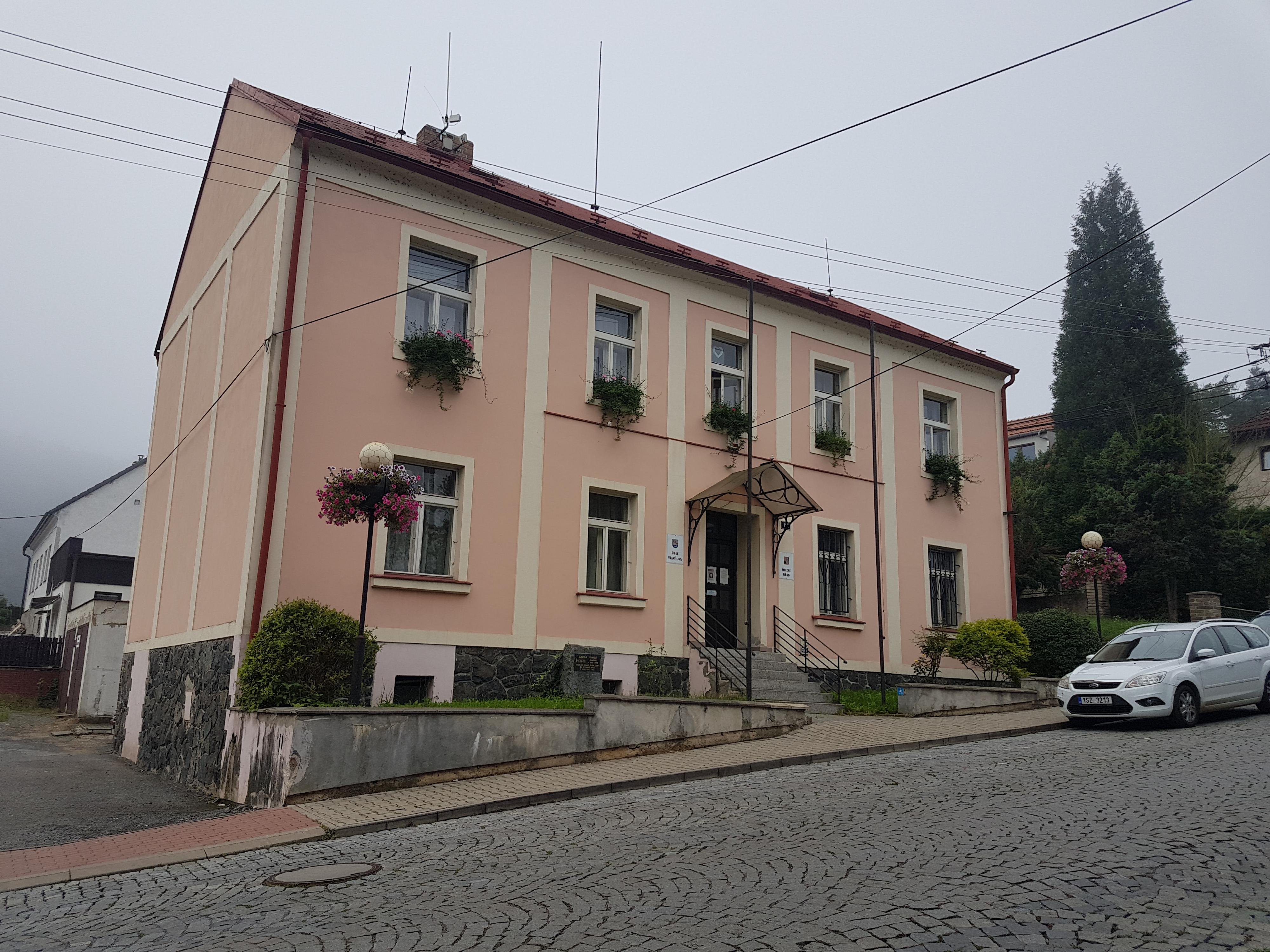 Vrané nad Vltavou - obecní úřad foto 2