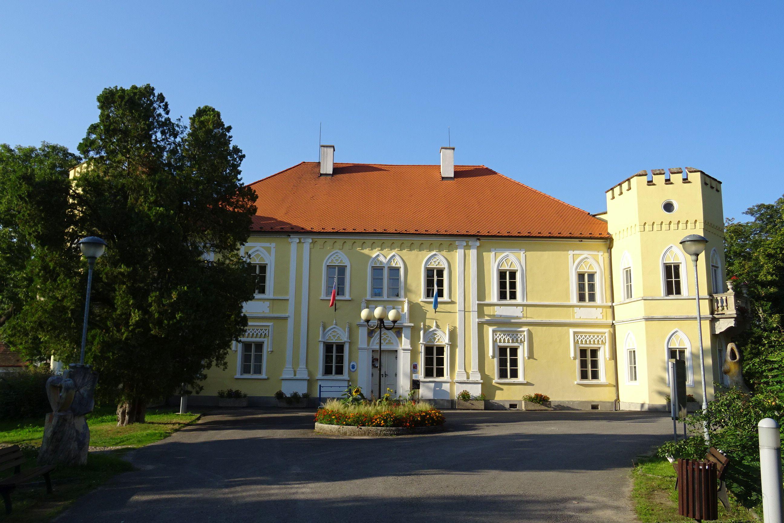 Petrovice - obecní úřad foto 6