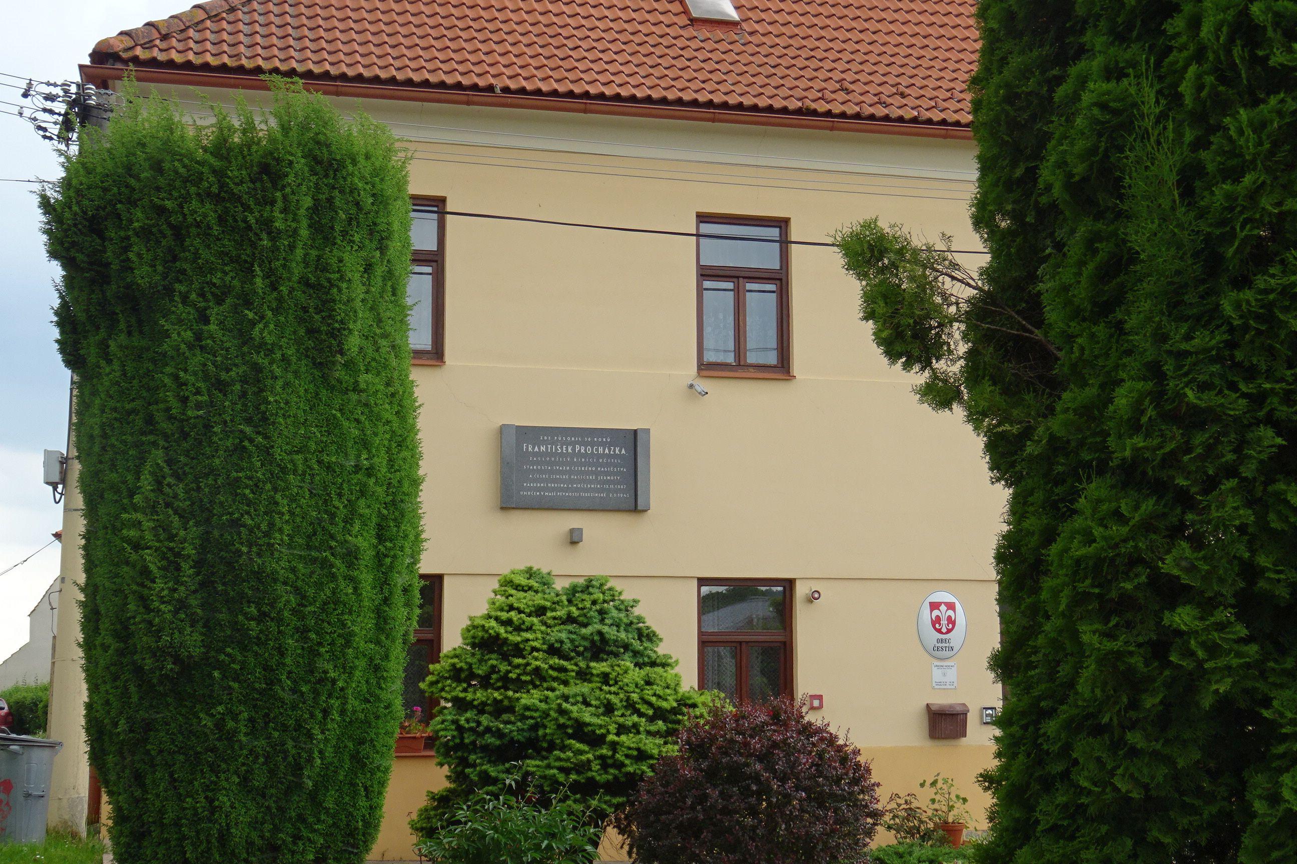 Čestín - obecní úřad foto 6