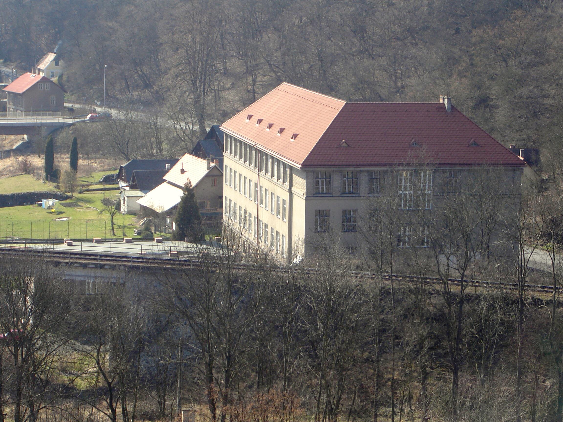 Základní škola a Mateřská škola Křivoklát foto 2