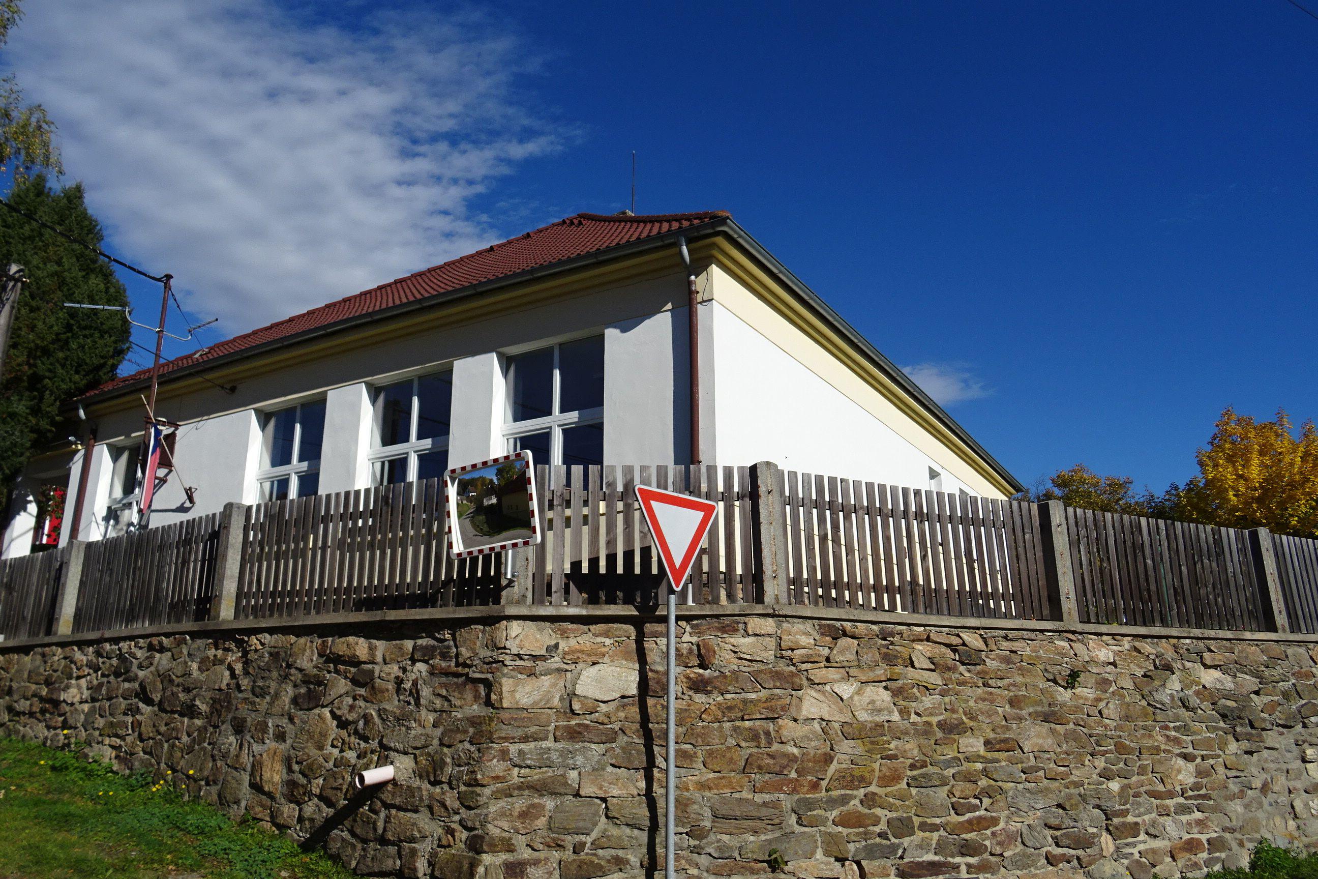 Všechlapy - obecní úřad foto 4