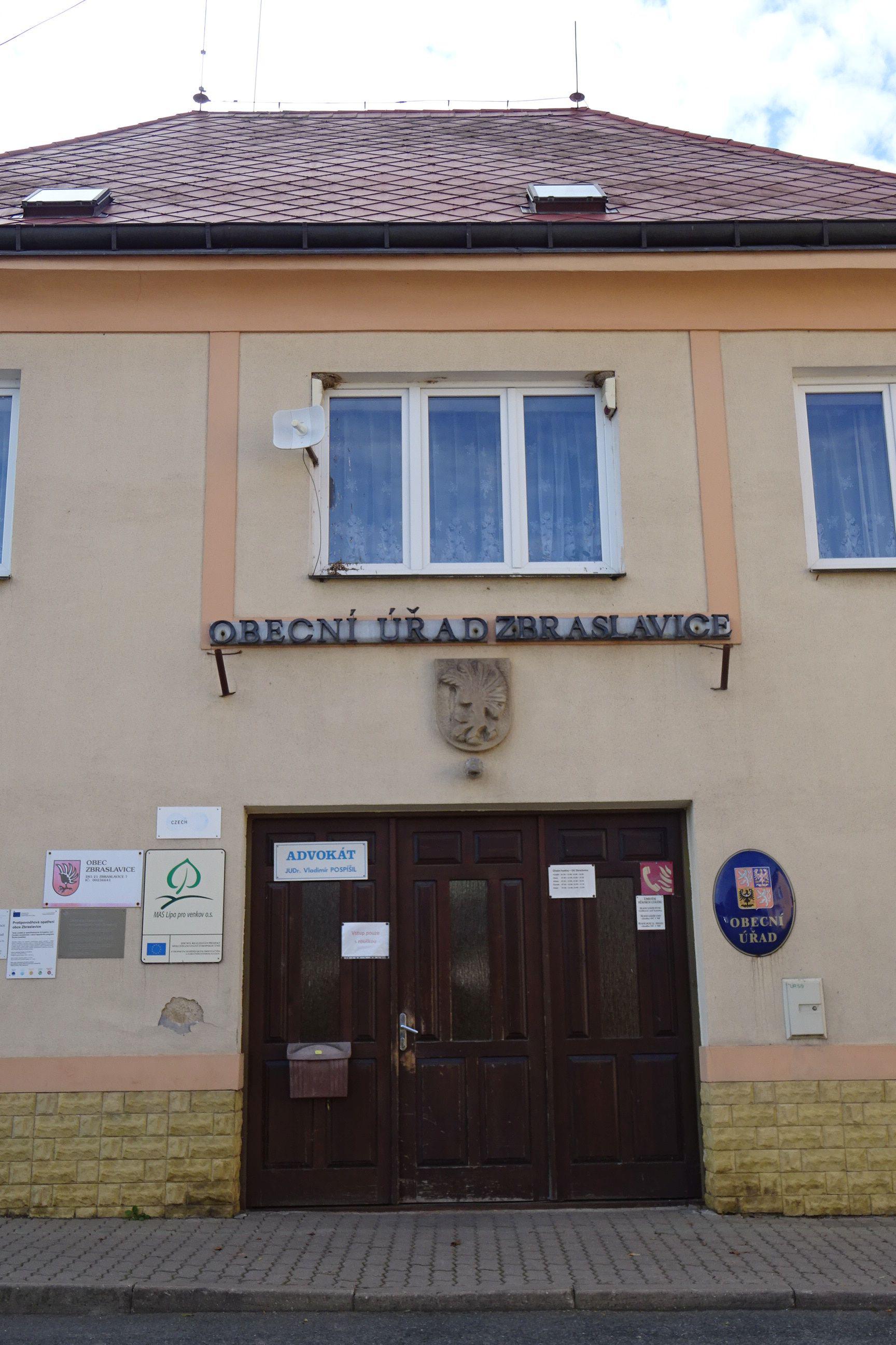 Zbraslavice - obecní úřad foto 3